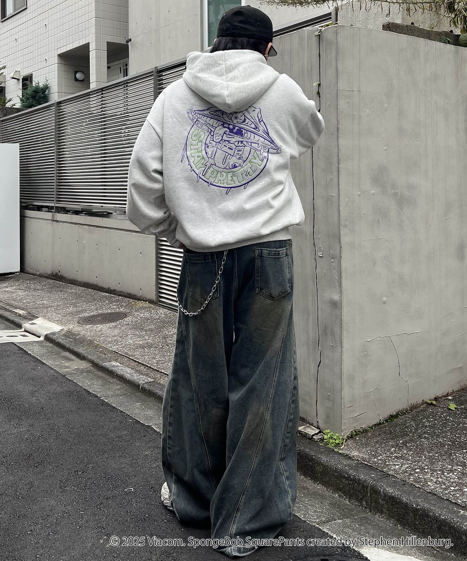 【SPONGE BOB / スポンジボブ】バックプリント 刺繍 プルパーカー