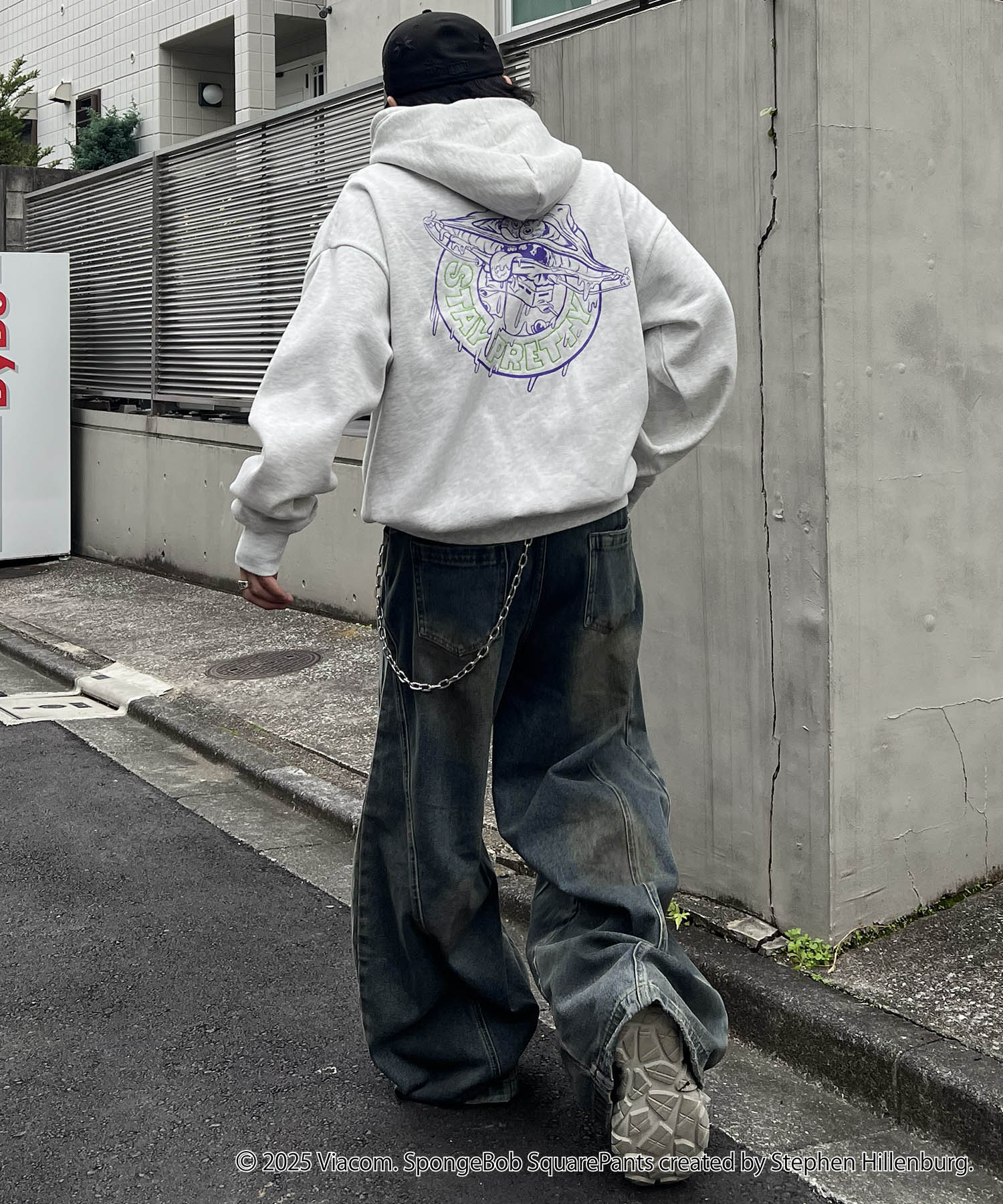 【SPONGE BOB / スポンジボブ】バックプリント 刺繍 プルパーカー