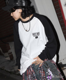 【Disney / ディズニー】ミッキー ワンポイント ヴィンテージライク レトログラフィック ビッグシルエット ラグランロンT