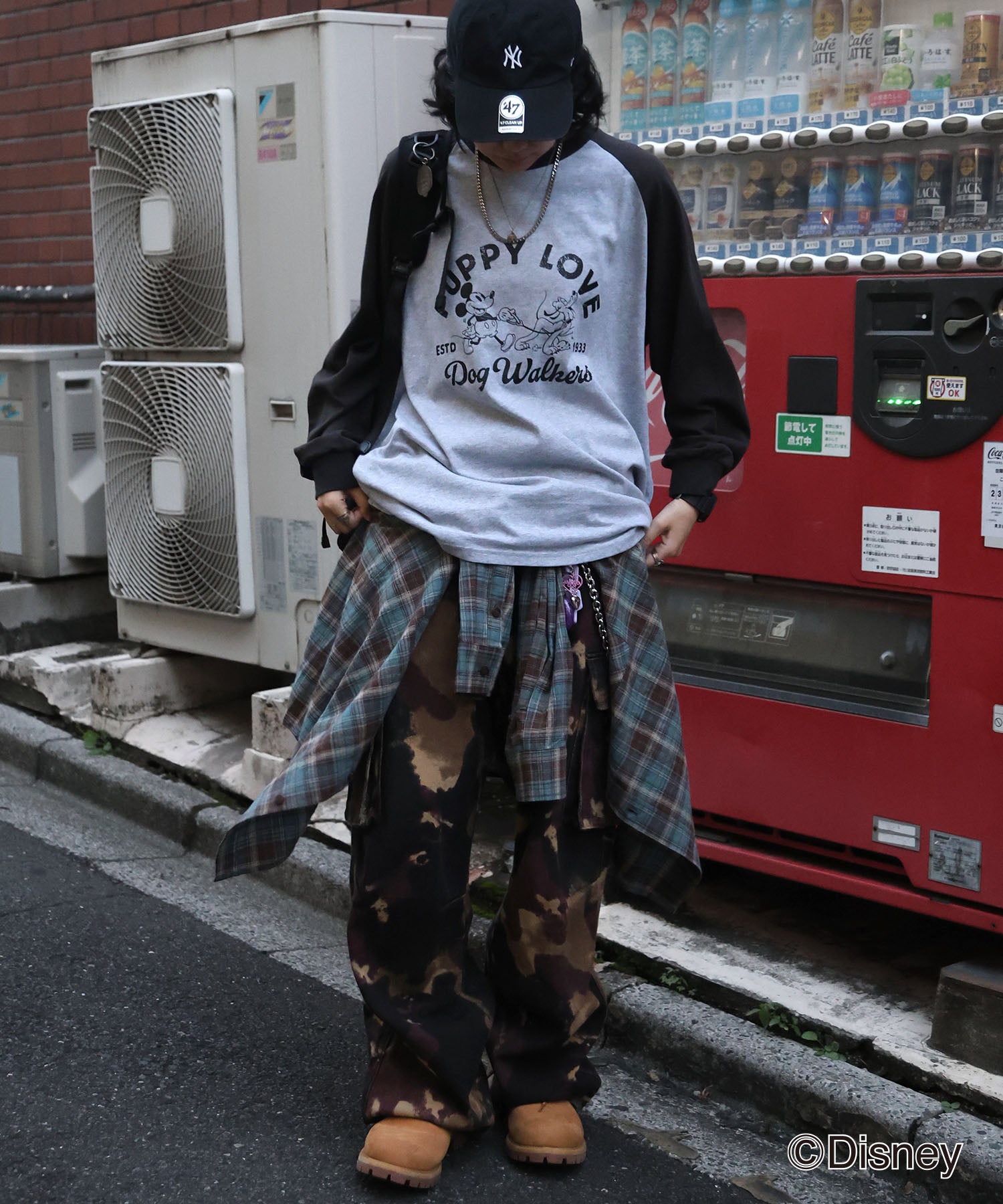 【Disney / ディズニー】ミッキー ヴィンテージライク レトログラフィック 古着風クラックプリント ビッグシルエット ラグランロンT