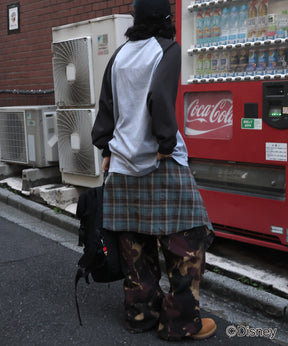 【Disney / ディズニー】ミッキー ヴィンテージライク レトログラフィック 古着風クラックプリント ビッグシルエット ラグランロンT