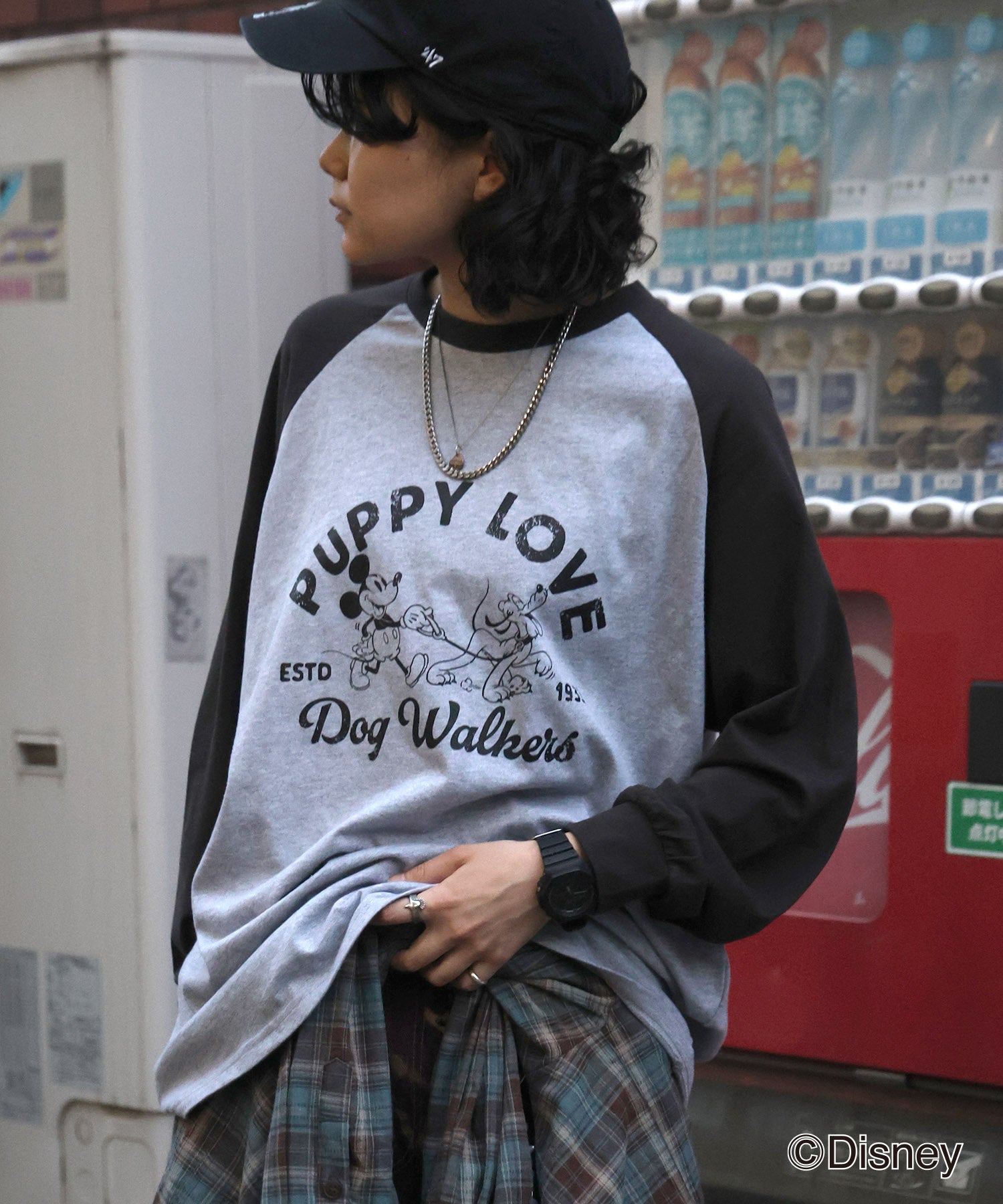 【Disney / ディズニー】ミッキー ヴィンテージライク レトログラフィック 古着風クラックプリント ビッグシルエット ラグランロンT