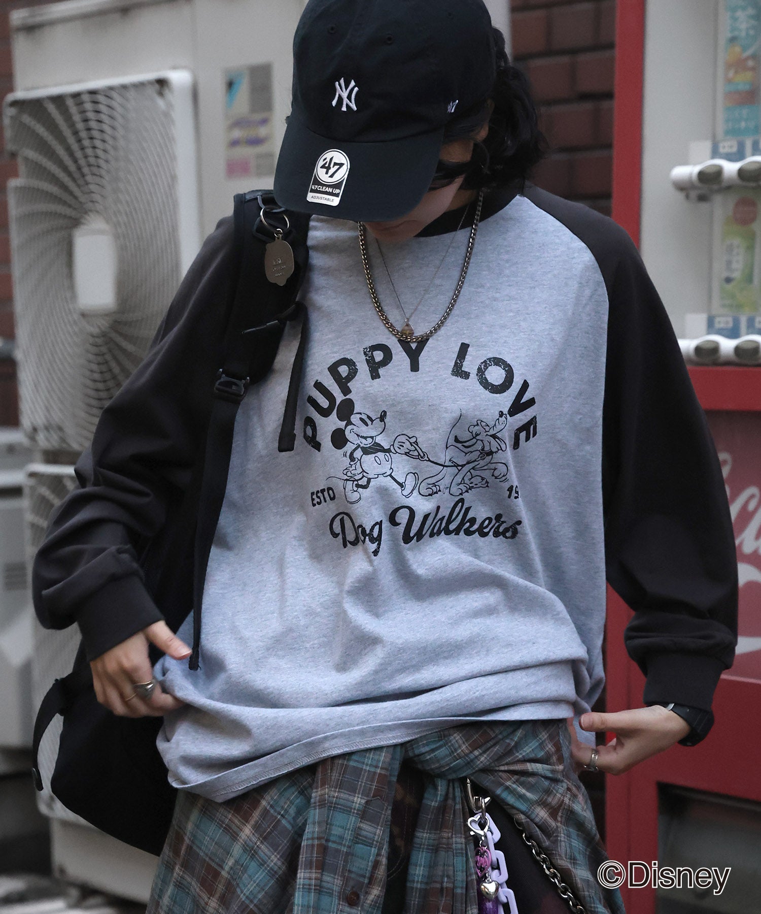 【Disney / ディズニー】ミッキー ヴィンテージライク レトログラフィック 古着風クラックプリント ビッグシルエット ラグランロンT