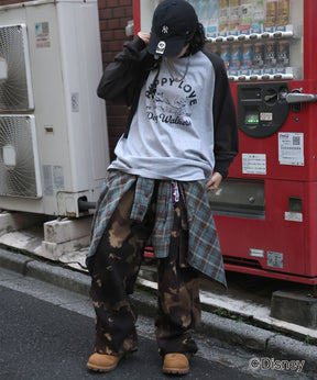 【Disney / ディズニー】ミッキー ヴィンテージライク レトログラフィック 古着風クラックプリント ビッグシルエット ラグランロンT