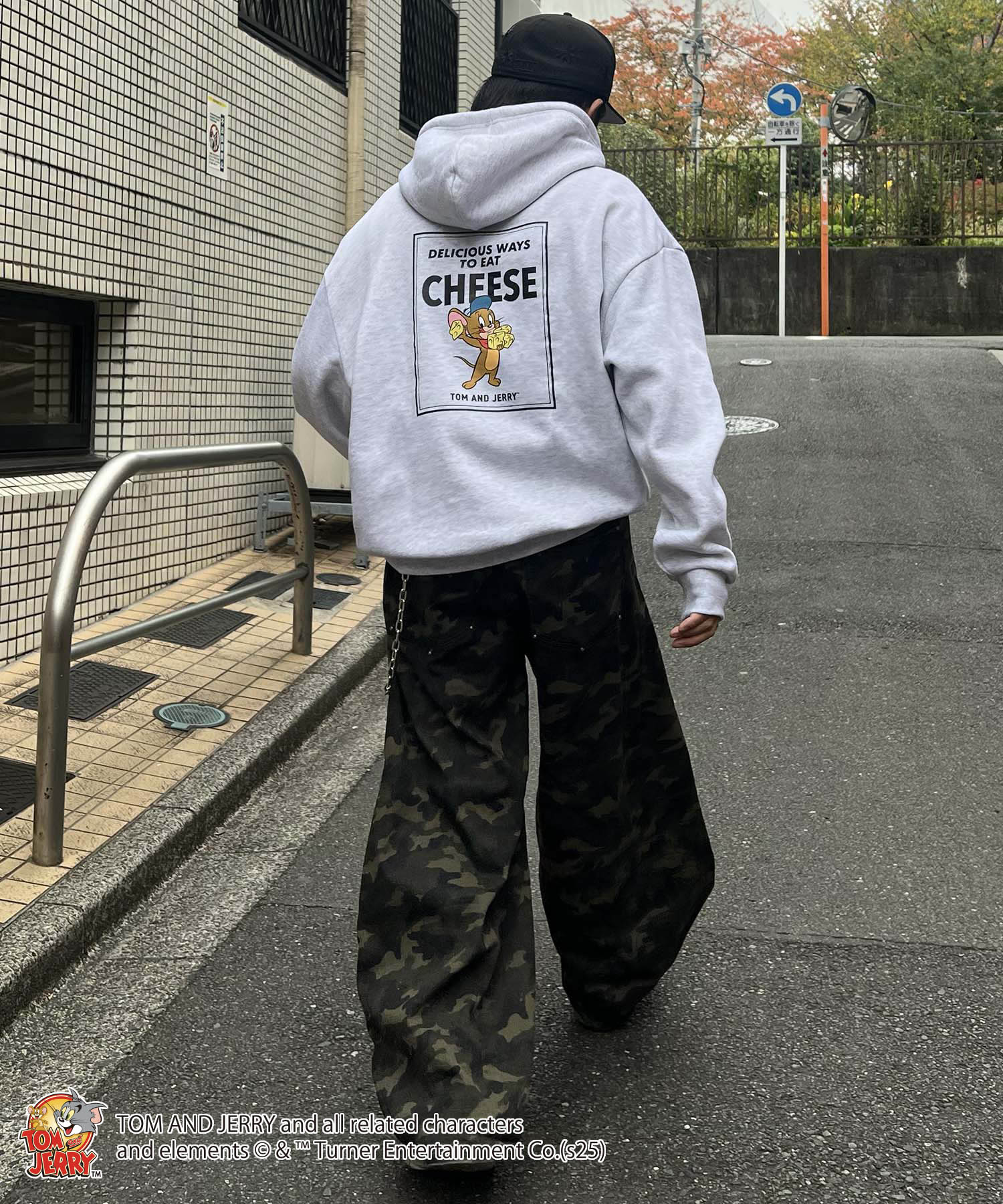 【TOM&JERRY / トムとジェリー】バックプリントパーカー