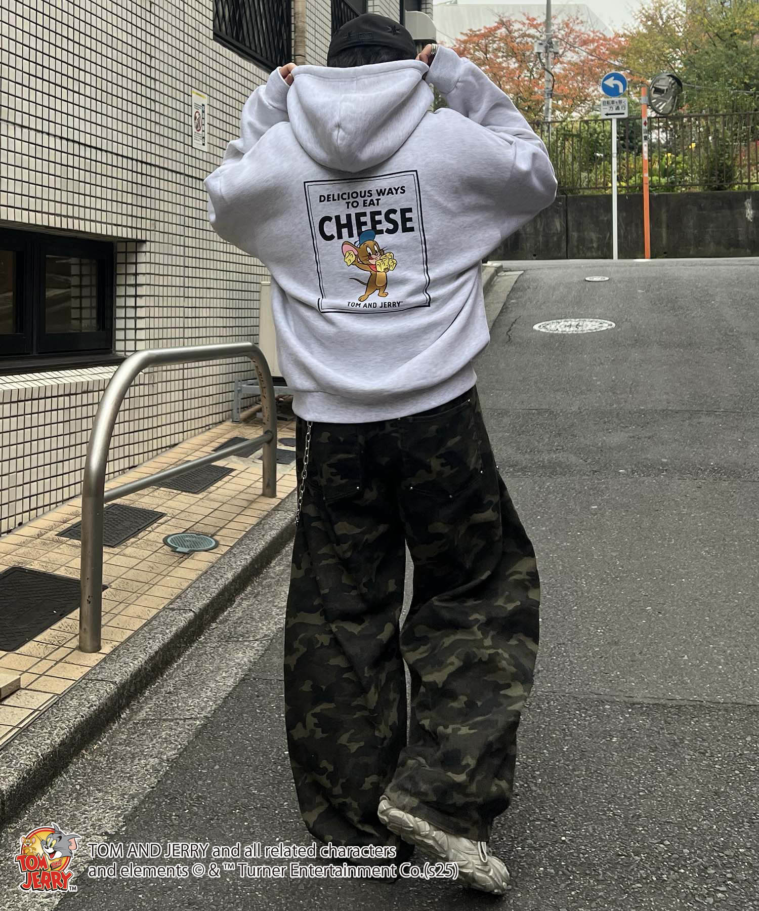 【TOM&JERRY / トムとジェリー】バックプリントパーカー