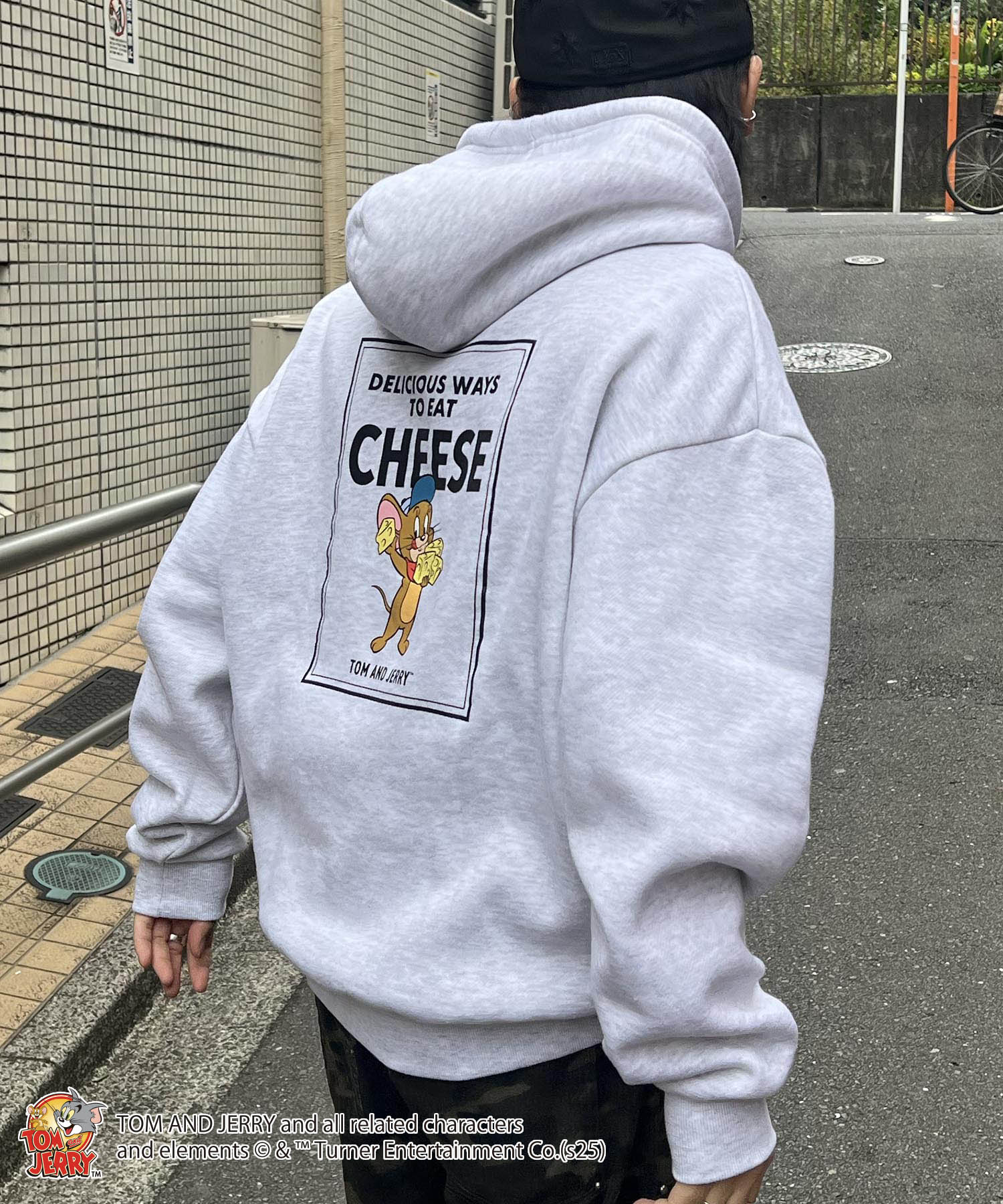 【TOM&JERRY / トムとジェリー】バックプリントパーカー
