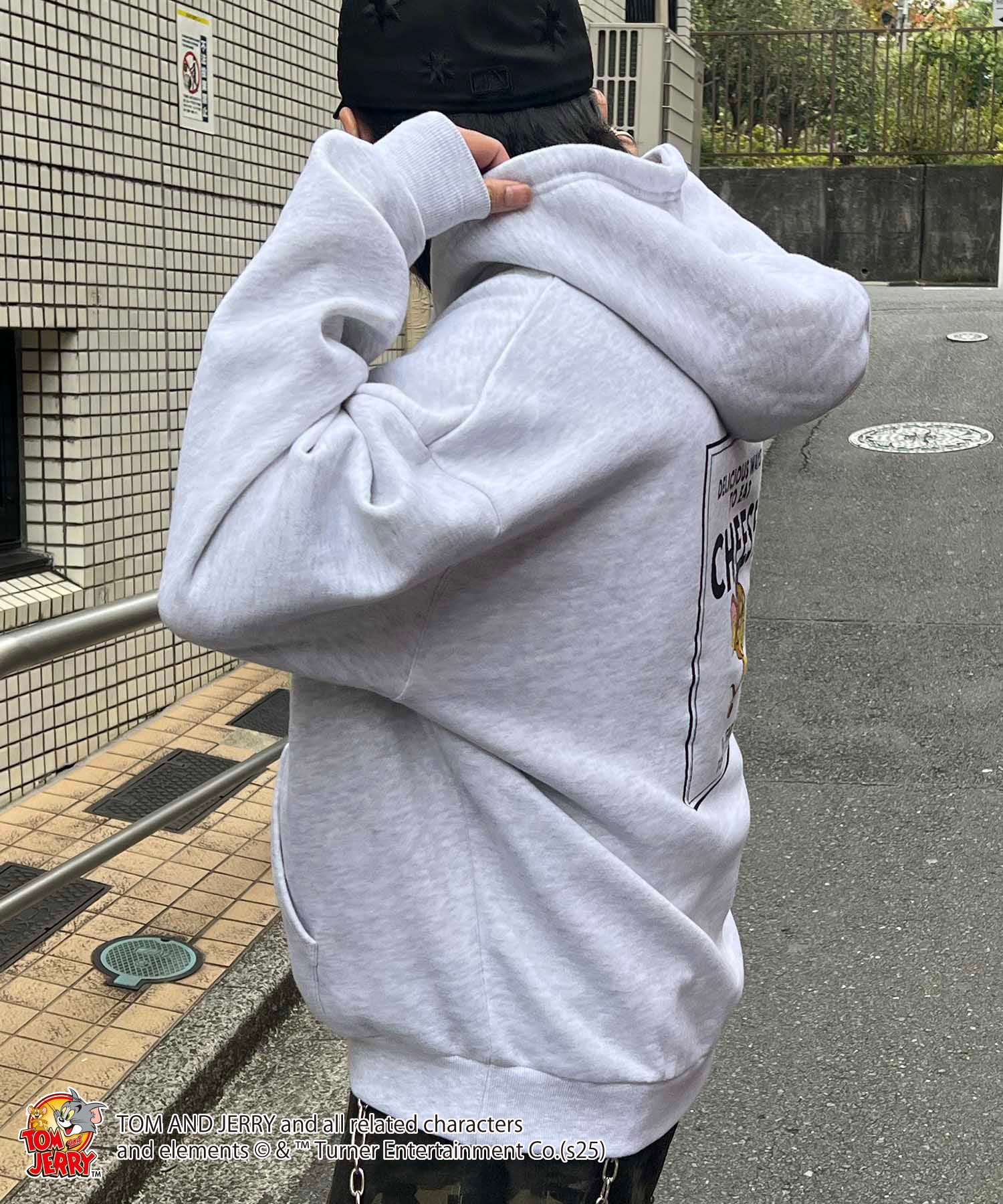 【TOM&JERRY / トムとジェリー】バックプリントパーカー