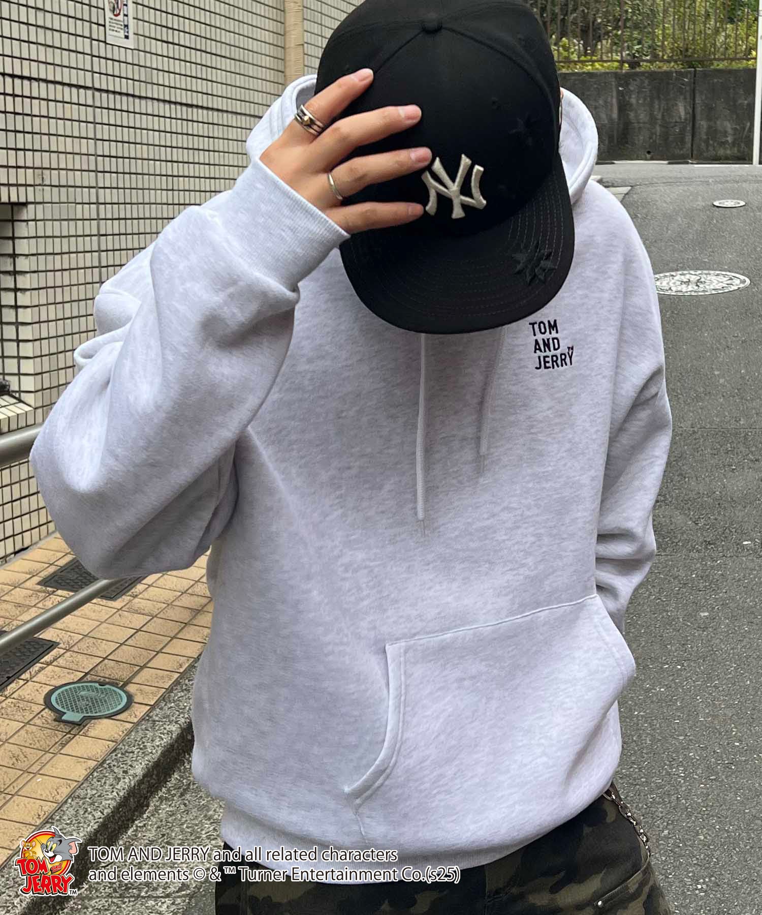 【TOM&JERRY / トムとジェリー】バックプリントパーカー