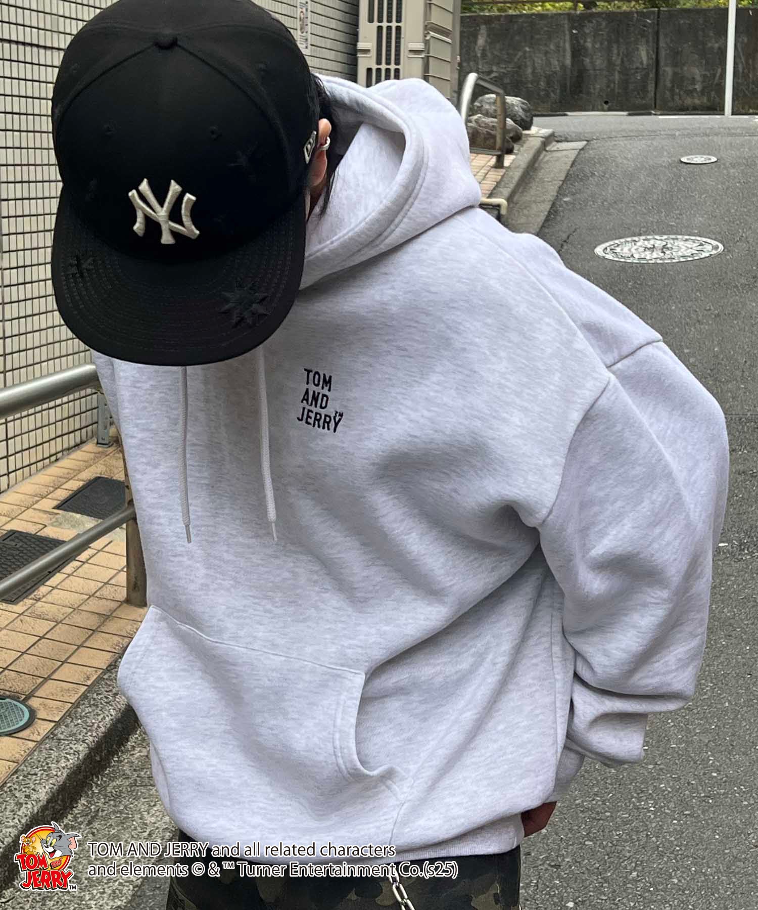 【TOM&JERRY / トムとジェリー】バックプリントパーカー