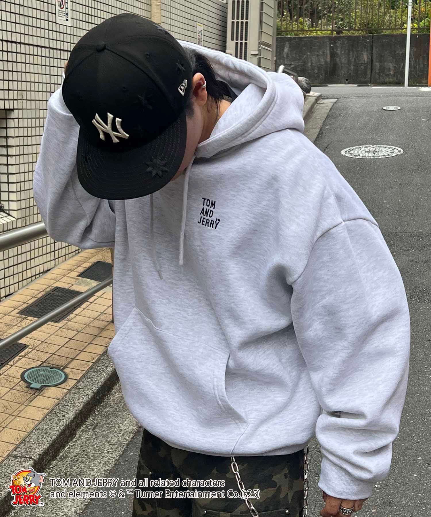 【TOM&JERRY / トムとジェリー】バックプリントパーカー