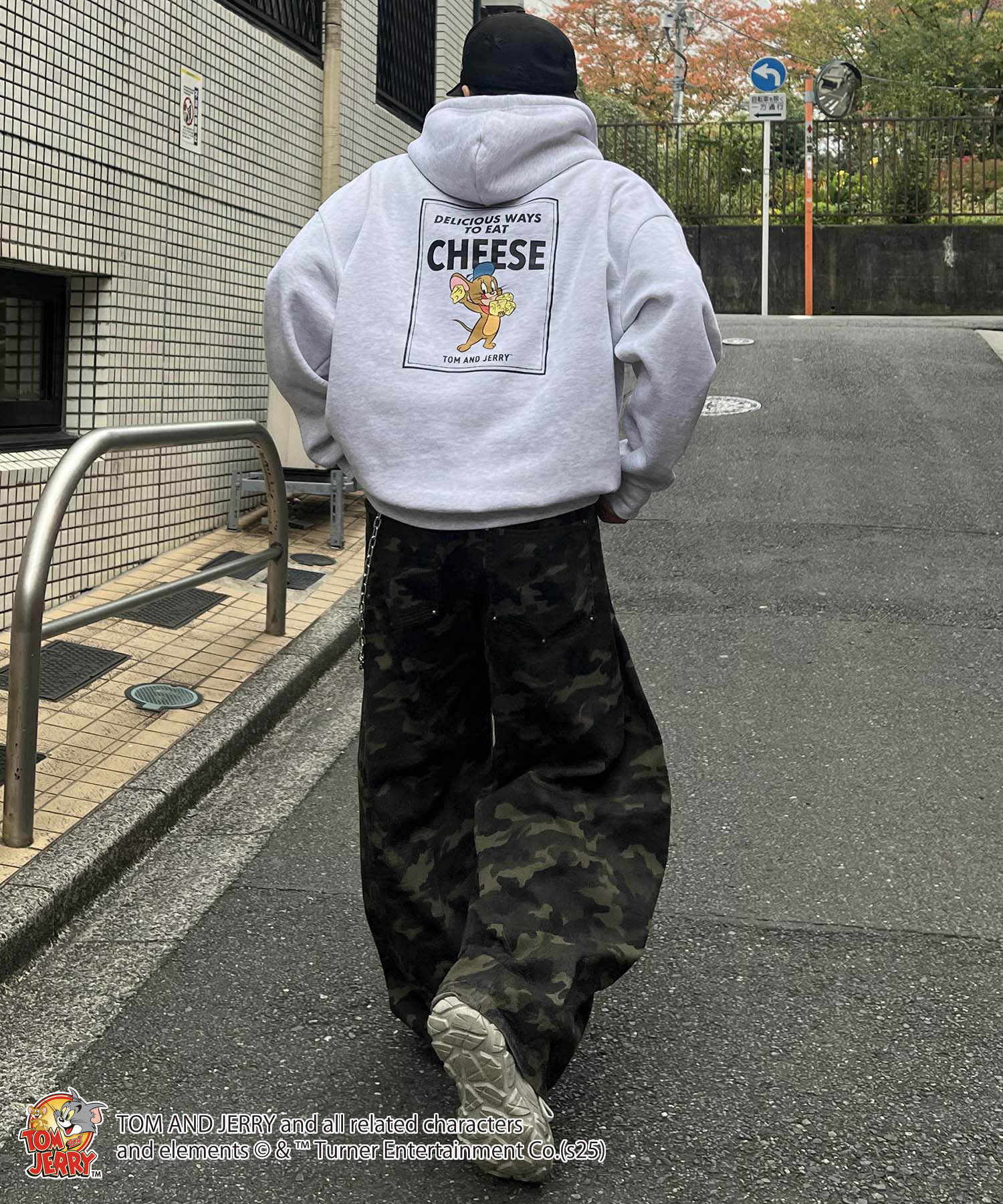 【TOM&JERRY / トムとジェリー】バックプリントパーカー