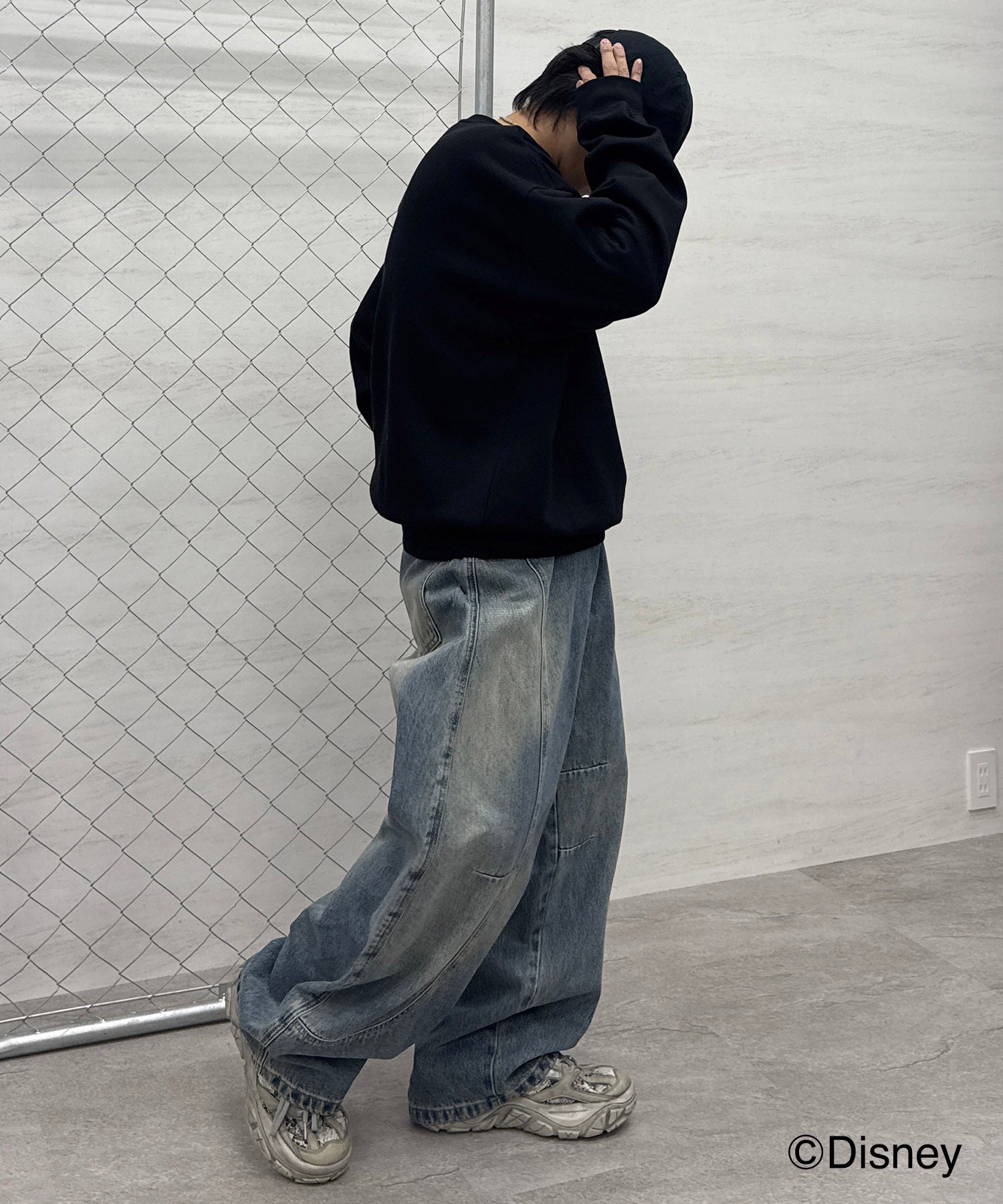 【Disney / ディズニー】ミッキー ワンポイント刺繍 ビッグシルエットプルオーバー クルースウェット