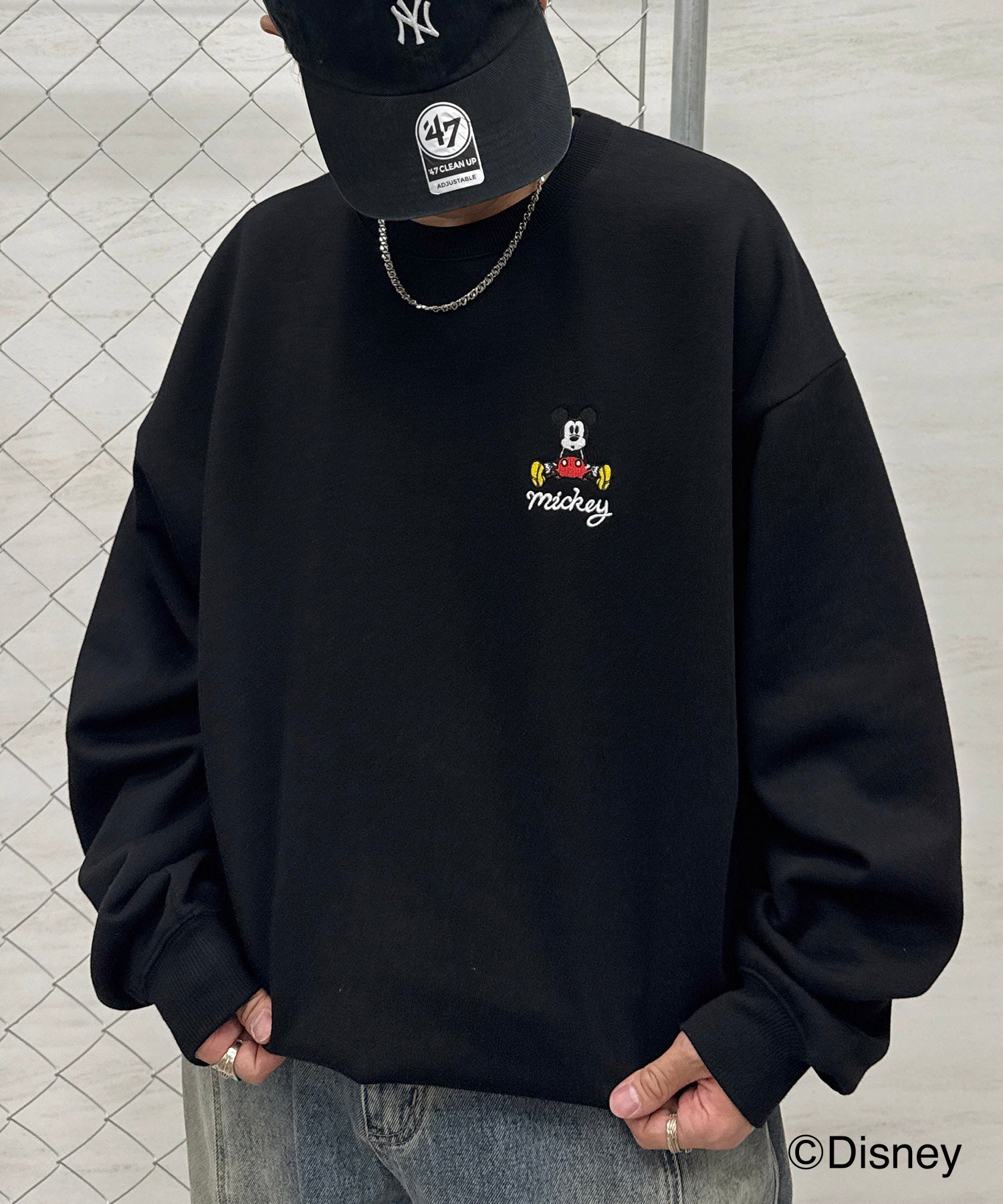 【Disney / ディズニー】ミッキー ワンポイント刺繍 ビッグシルエットプルオーバー クルースウェット