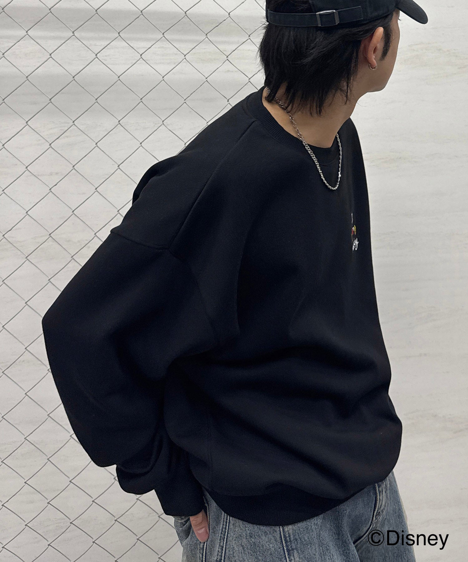 【Disney / ディズニー】ミッキー ワンポイント刺繍 ビッグシルエットプルオーバー クルースウェット