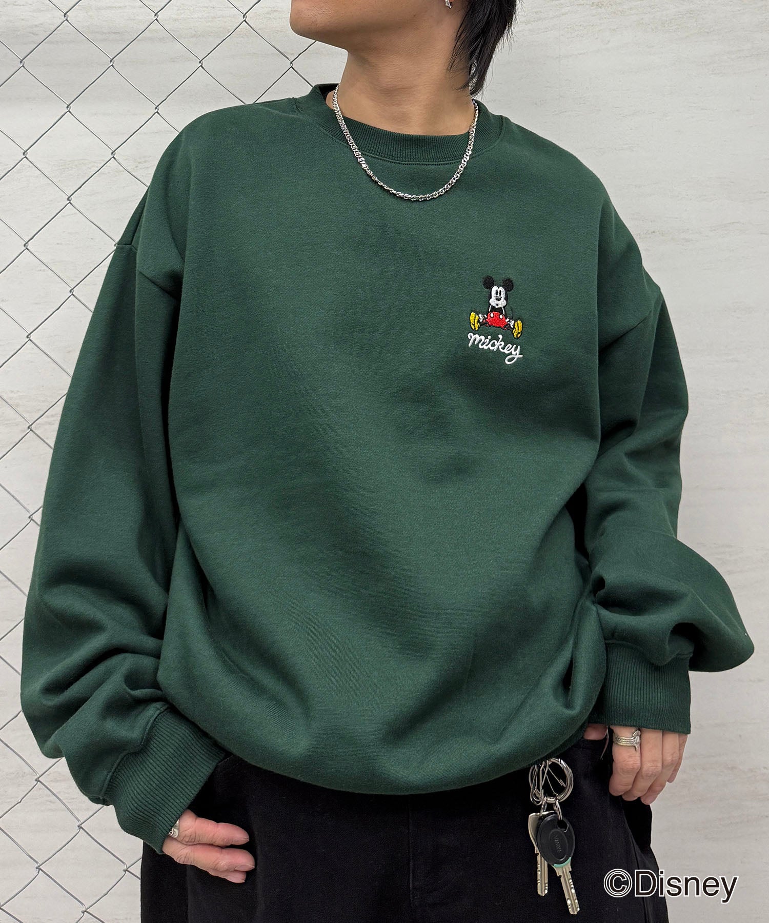【Disney / ディズニー】ミッキー ワンポイント刺繍 ビッグシルエットプルオーバー クルースウェット