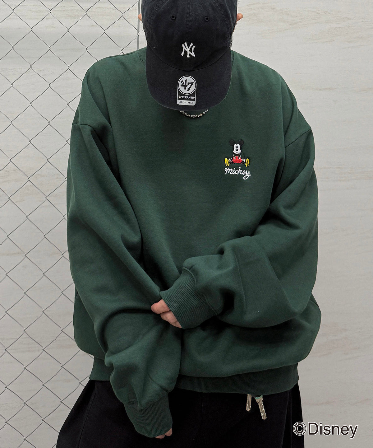 【Disney / ディズニー】ミッキー ワンポイント刺繍 ビッグシルエットプルオーバー クルースウェット