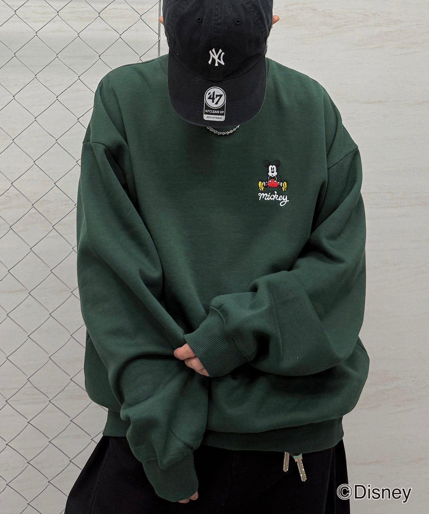 【Disney / ディズニー】ミッキー ワンポイント刺繍 ビッグシルエットプルオーバー クルースウェット