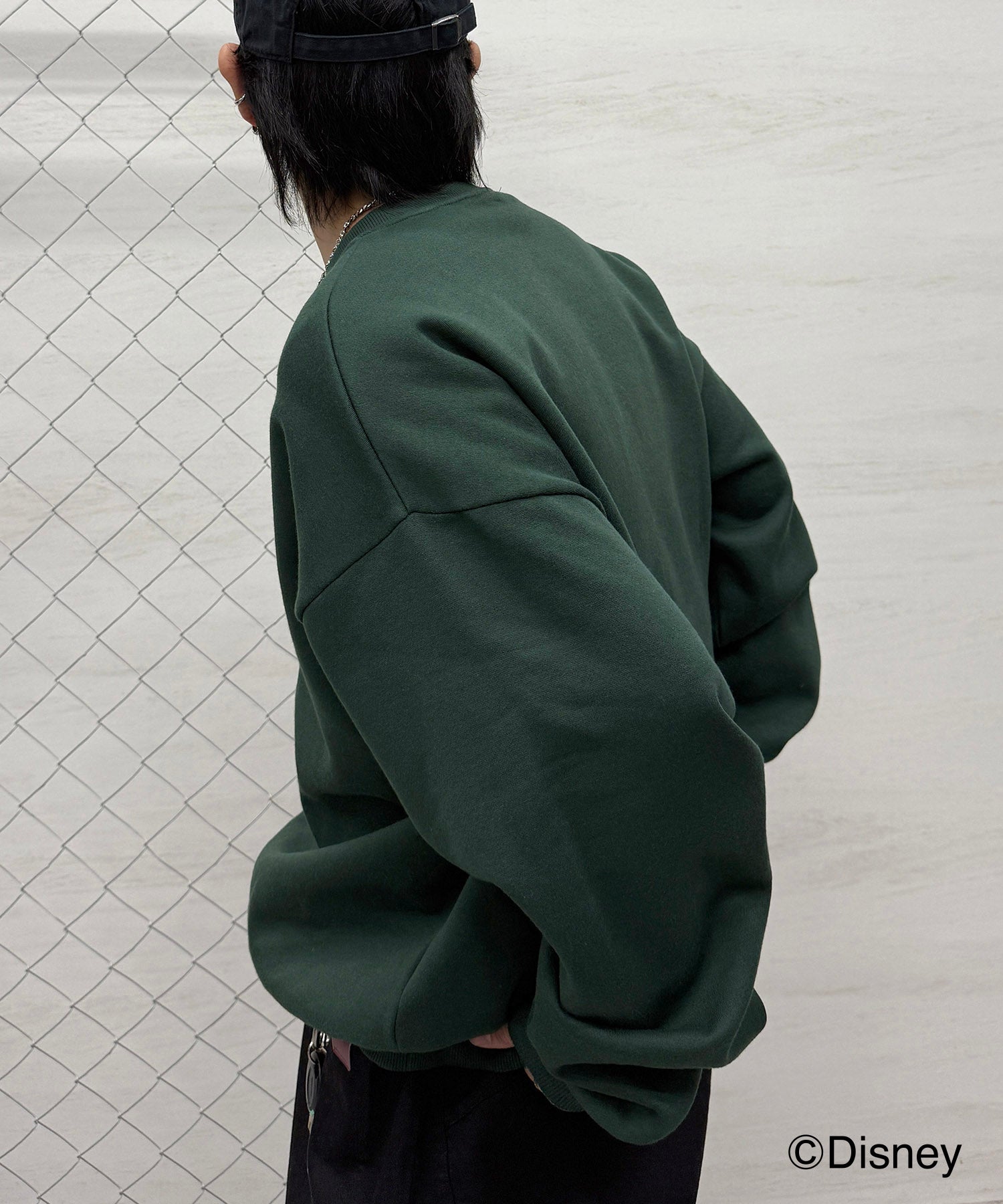 【Disney / ディズニー】ミッキー ワンポイント刺繍 ビッグシルエットプルオーバー クルースウェット