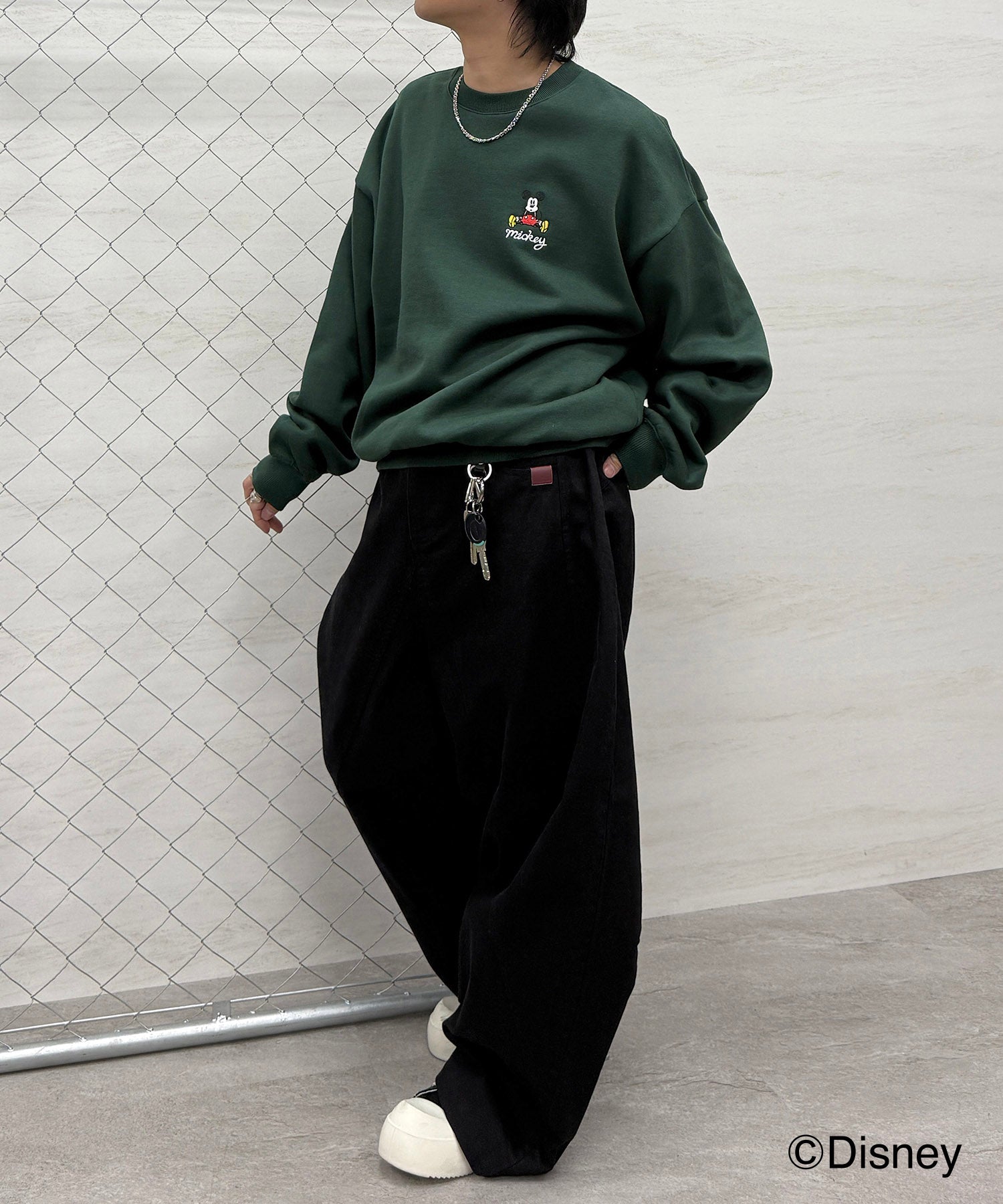 【Disney / ディズニー】ミッキー ワンポイント刺繍 ビッグシルエットプルオーバー クルースウェット