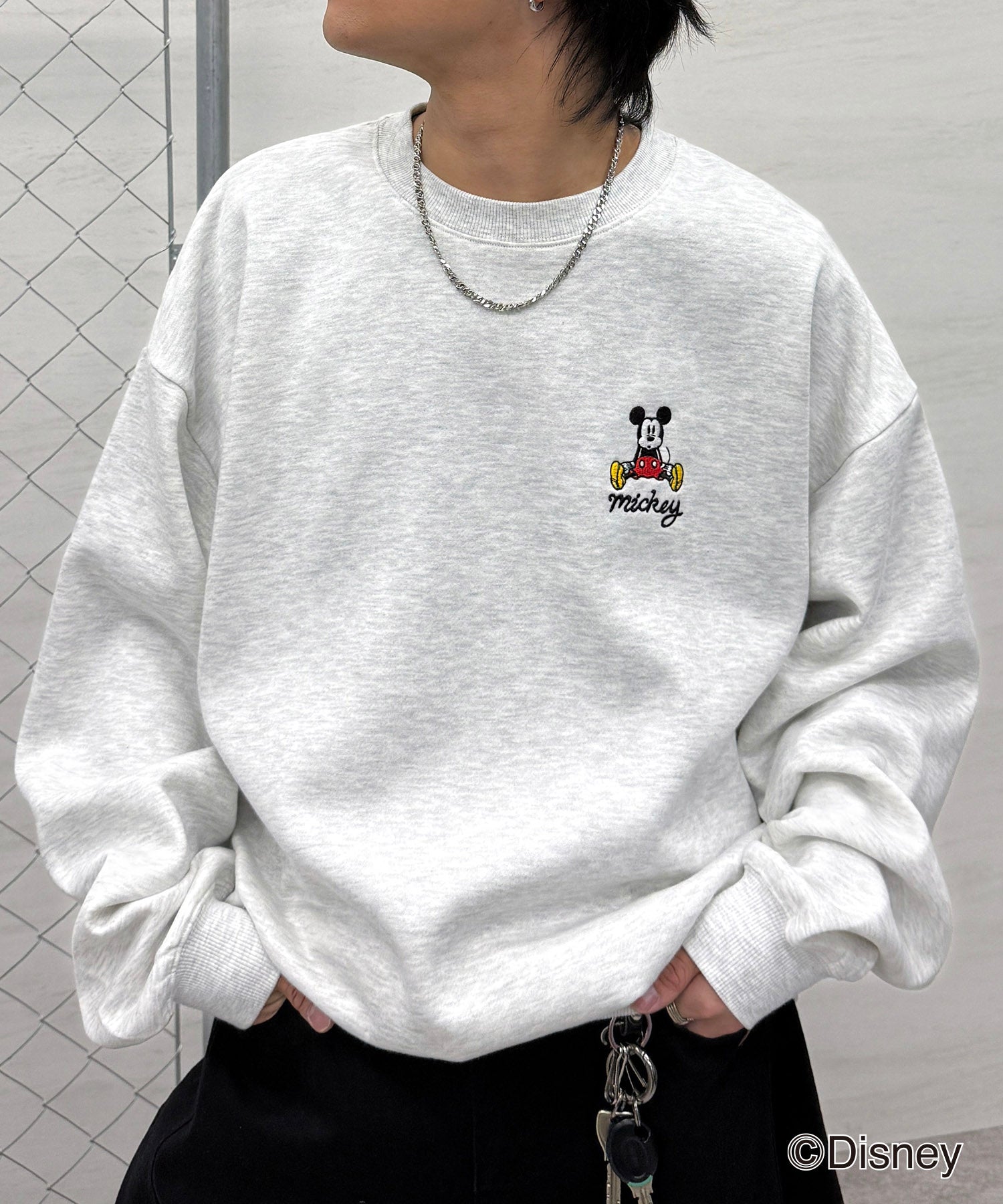 【Disney / ディズニー】ミッキー ワンポイント刺繍 ビッグシルエットプルオーバー クルースウェット