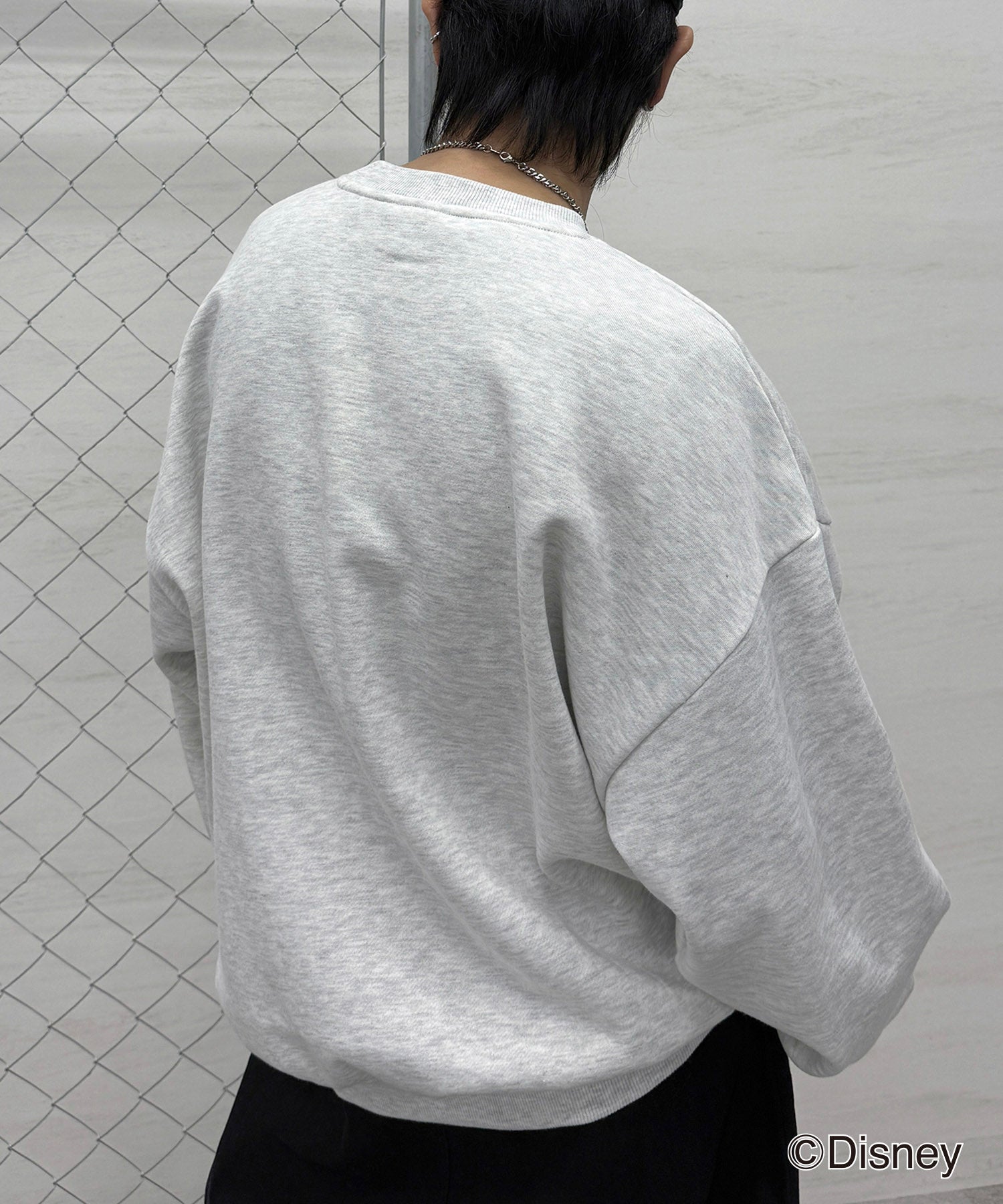 【Disney / ディズニー】ミッキー ワンポイント刺繍 ビッグシルエットプルオーバー クルースウェット