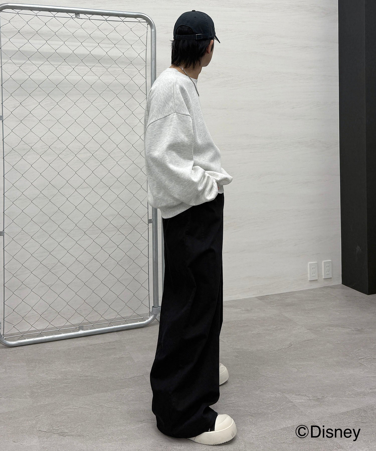 【Disney / ディズニー】ミッキー ワンポイント刺繍 ビッグシルエットプルオーバー クルースウェット