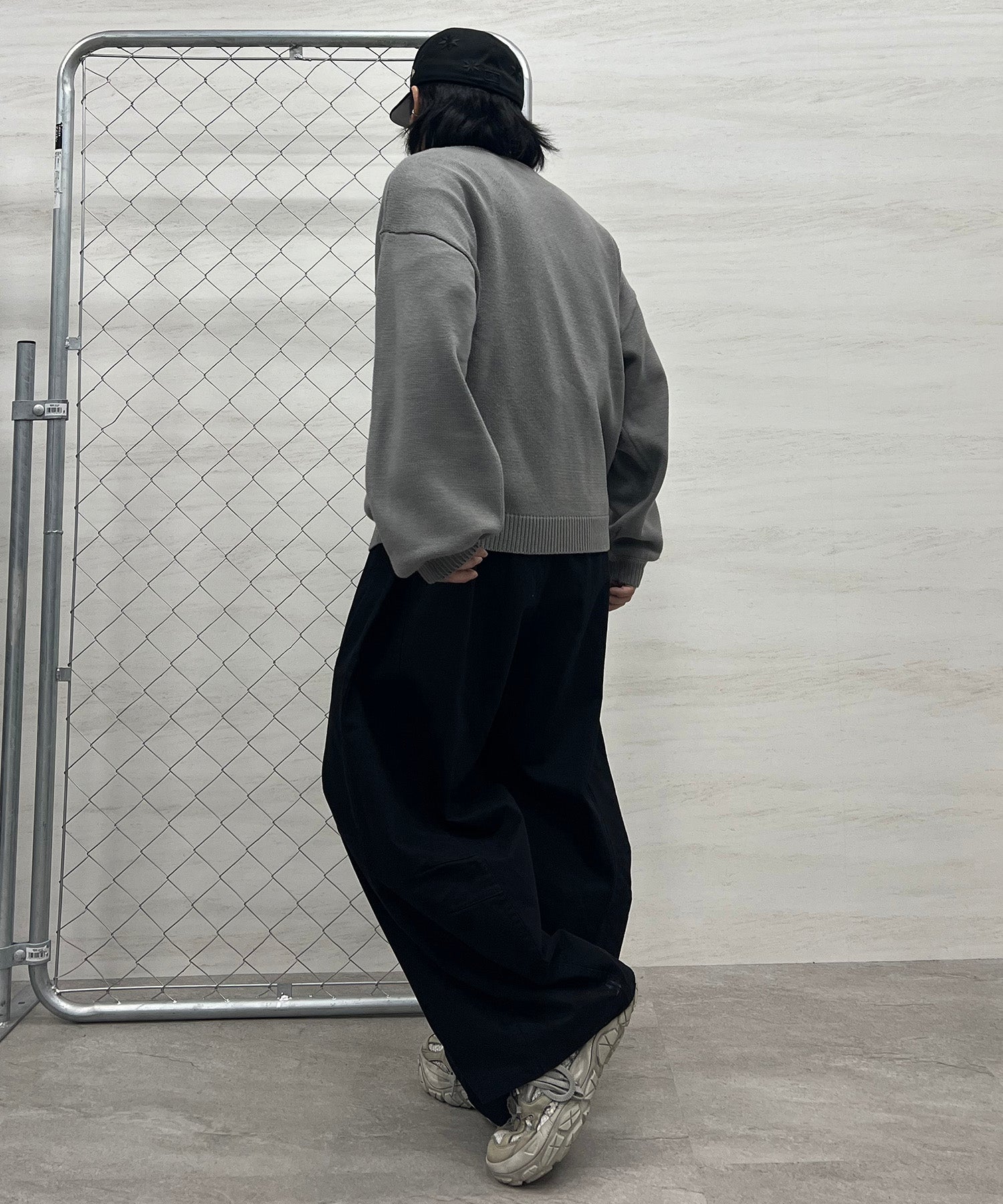 フリンジ ロゴ クルーネック ニット