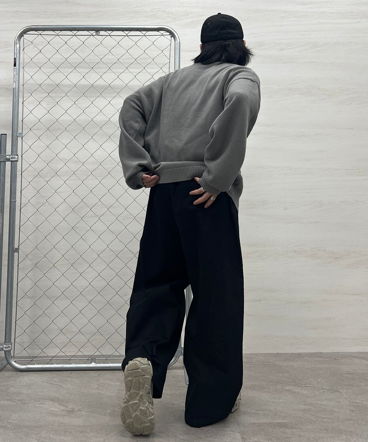 フリンジ ロゴ クルーネック ニット