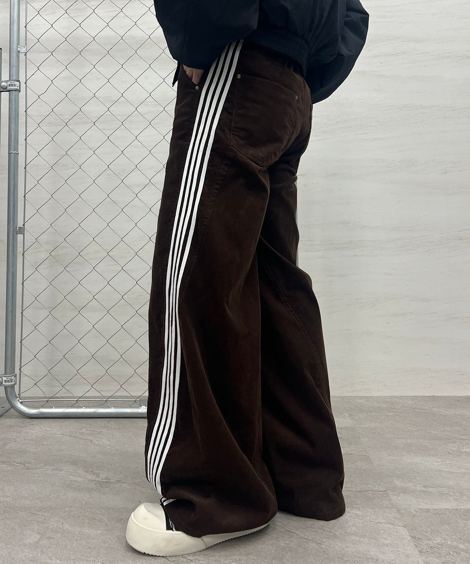 コーデュロイ ラインカーブ パンツ