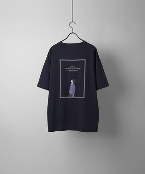 イラストバックプリント / ワンポイント刺繍ロゴ ビッグシルエット半袖Tシャツ