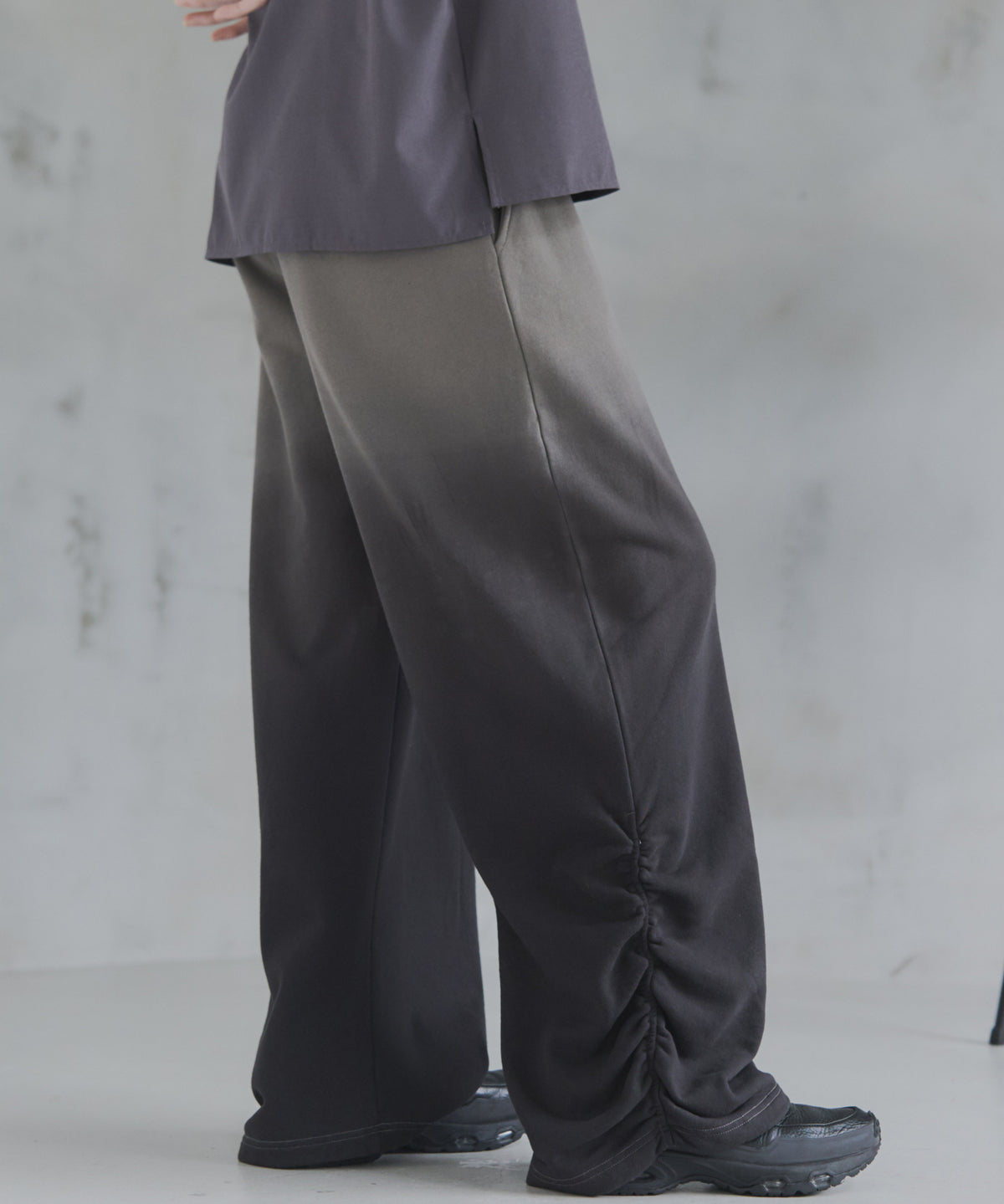 Side-Gather Gradient Sweatpants / サイドギャザー グラデーションスウェットパンツ
