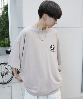 【MARK GONZALES ARTWORK COLLECTION / マーク ゴンザレス】フロント / バックプリント ワンポイント刺繍 モチーフ ビッグシルエットTシャツ