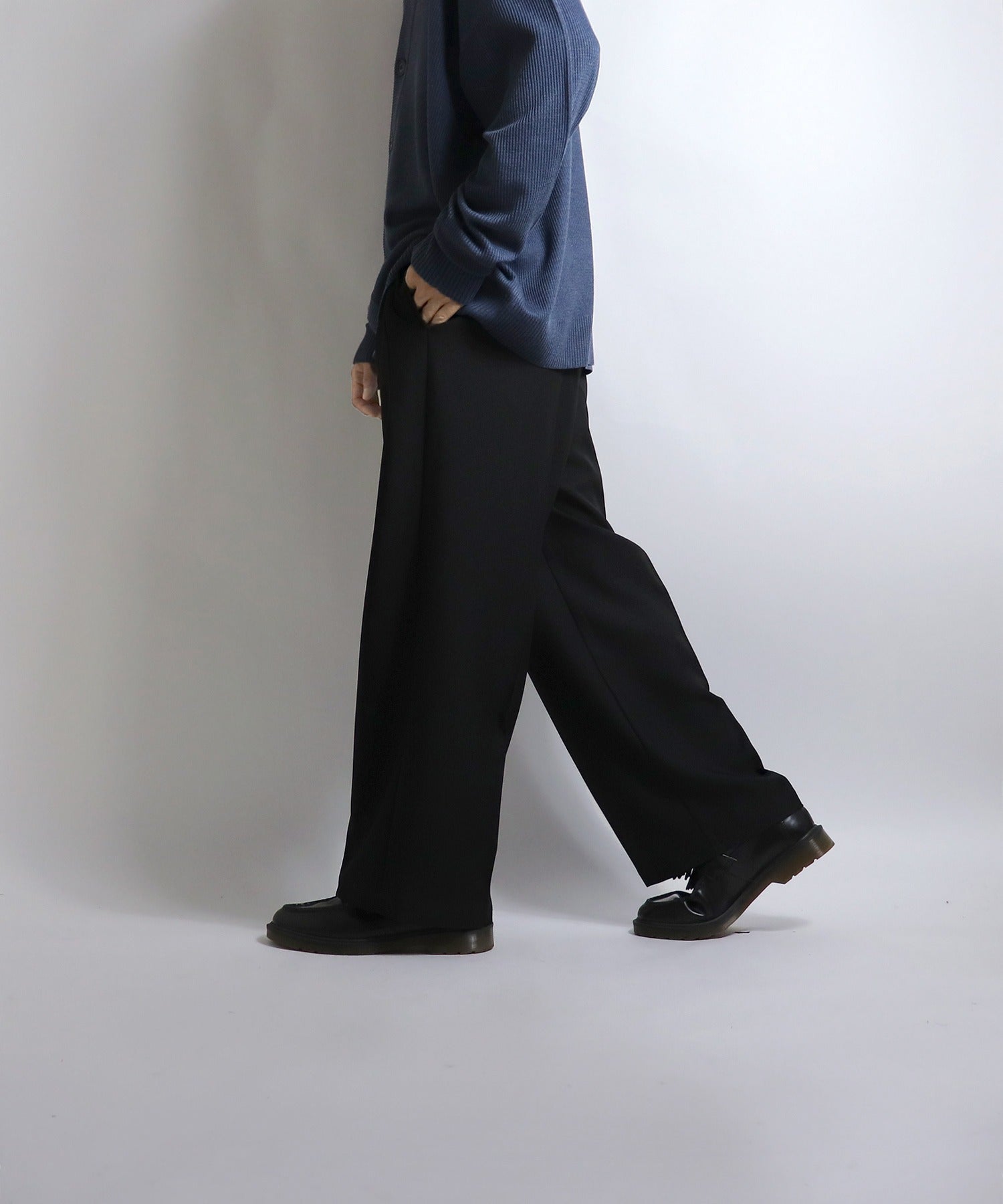 センタープレス タックワイドストレートパンツ