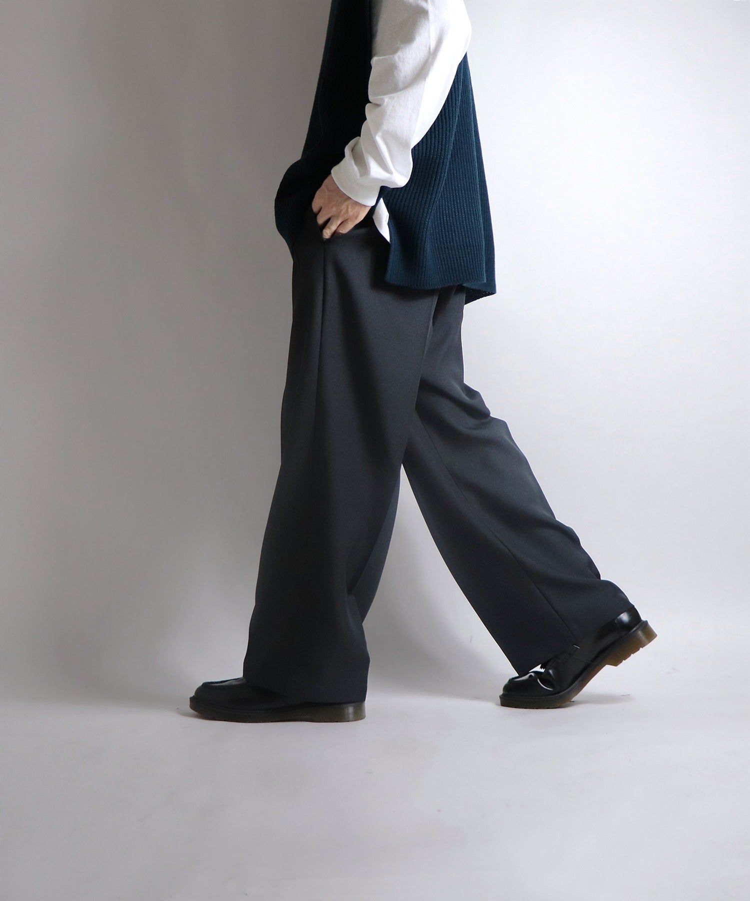 センタープレス タックワイドストレートパンツ