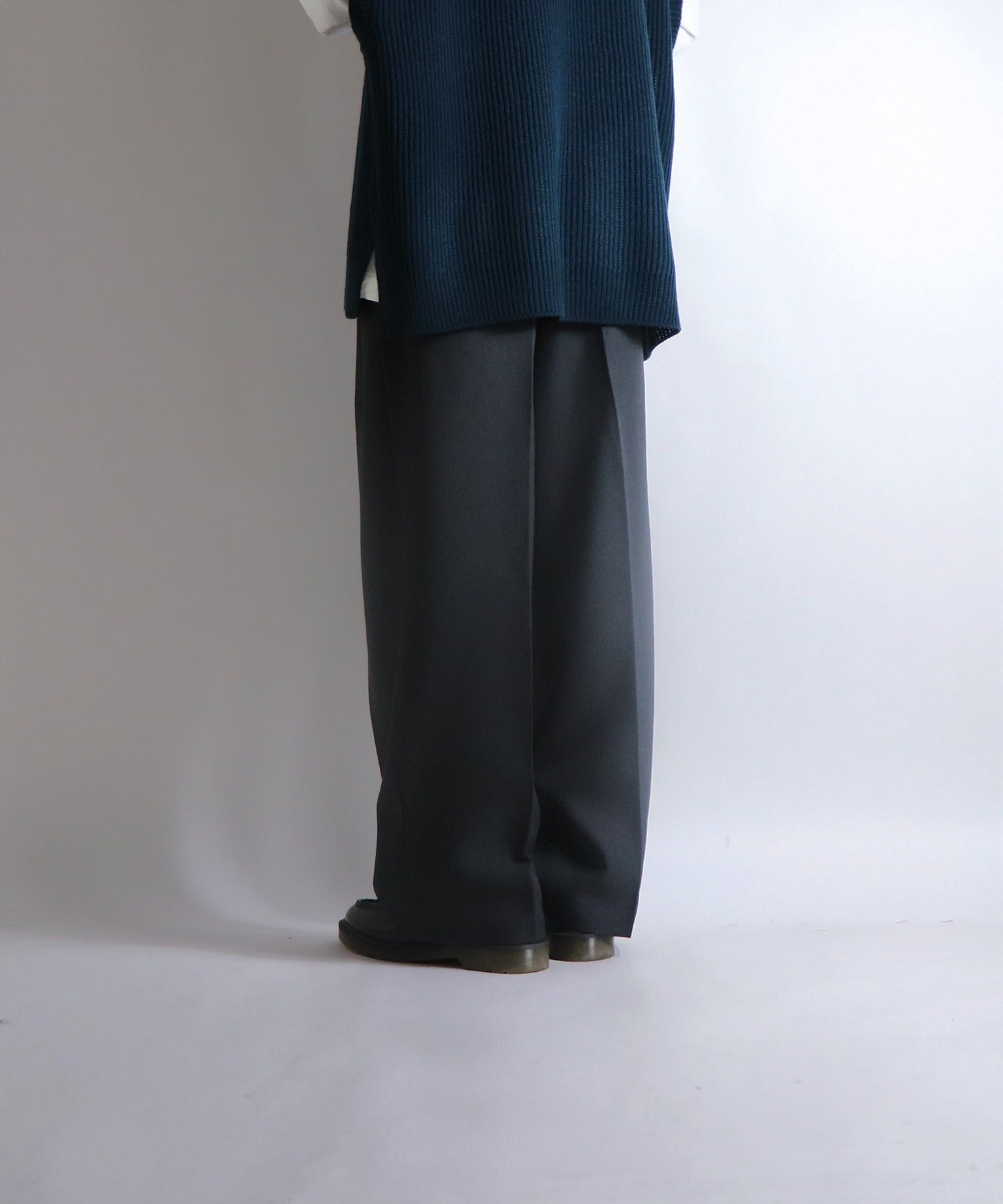 センタープレス タックワイドストレートパンツ