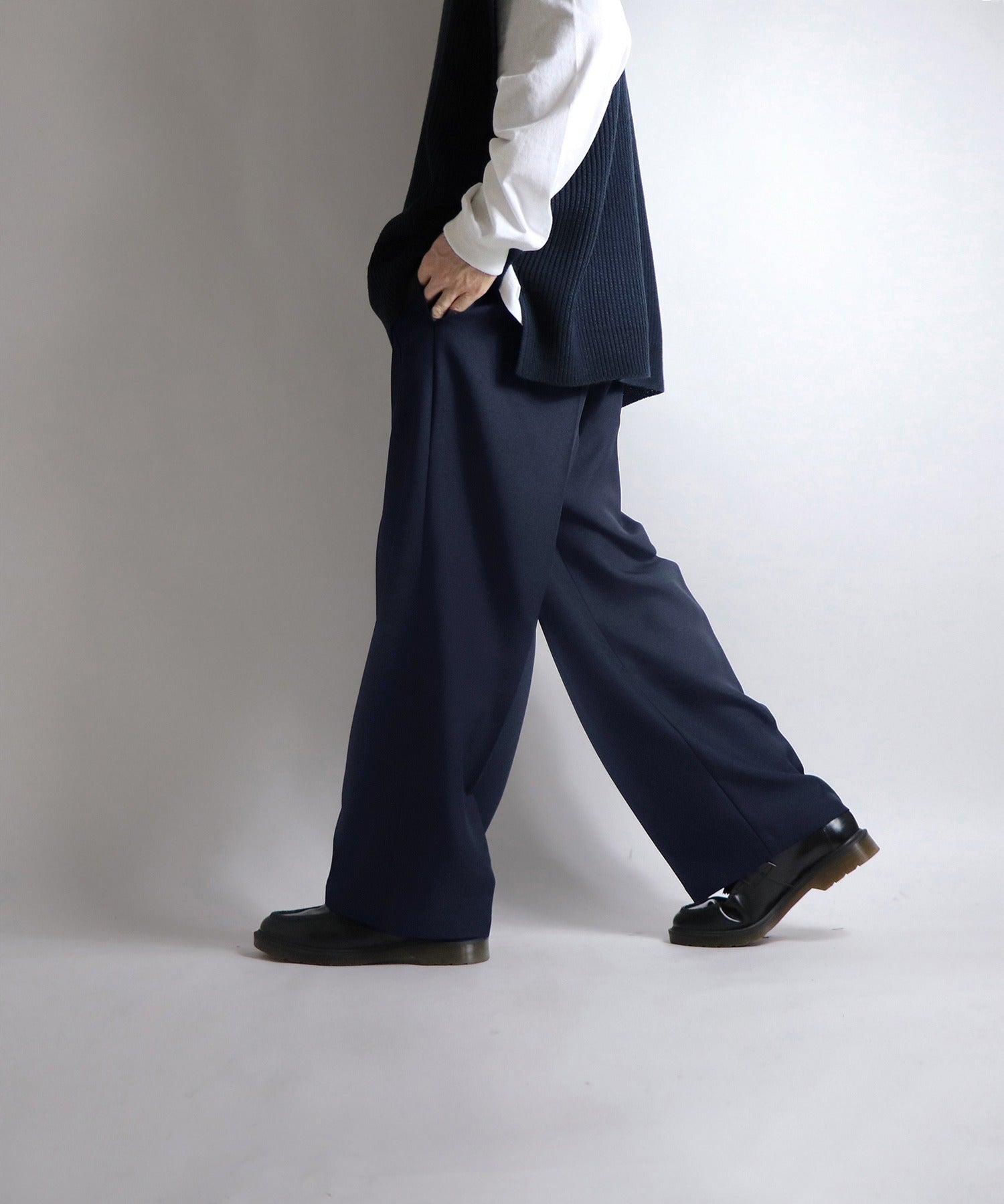 センタープレス タックワイドストレートパンツ