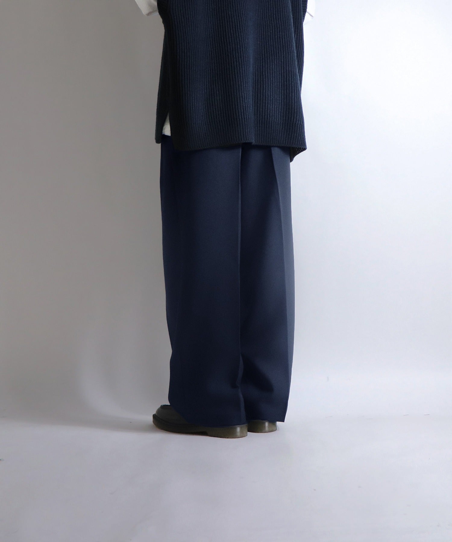 センタープレス タックワイドストレートパンツ