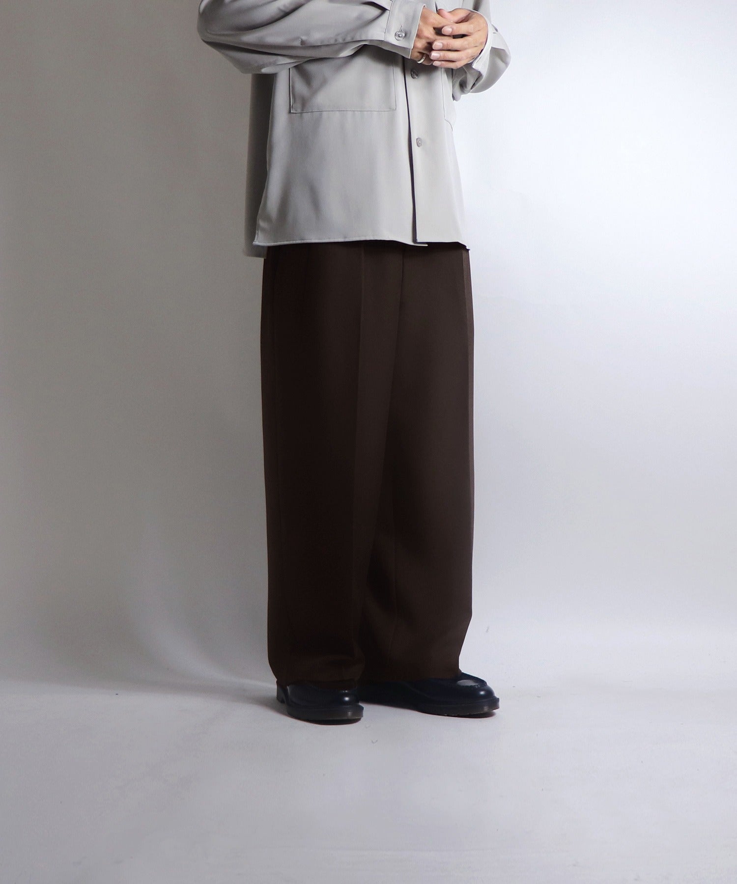 センタープレス タックワイドストレートパンツ
