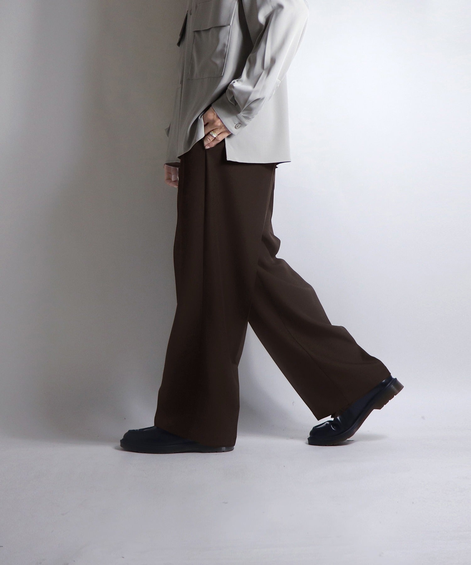 センタープレス タックワイドストレートパンツ