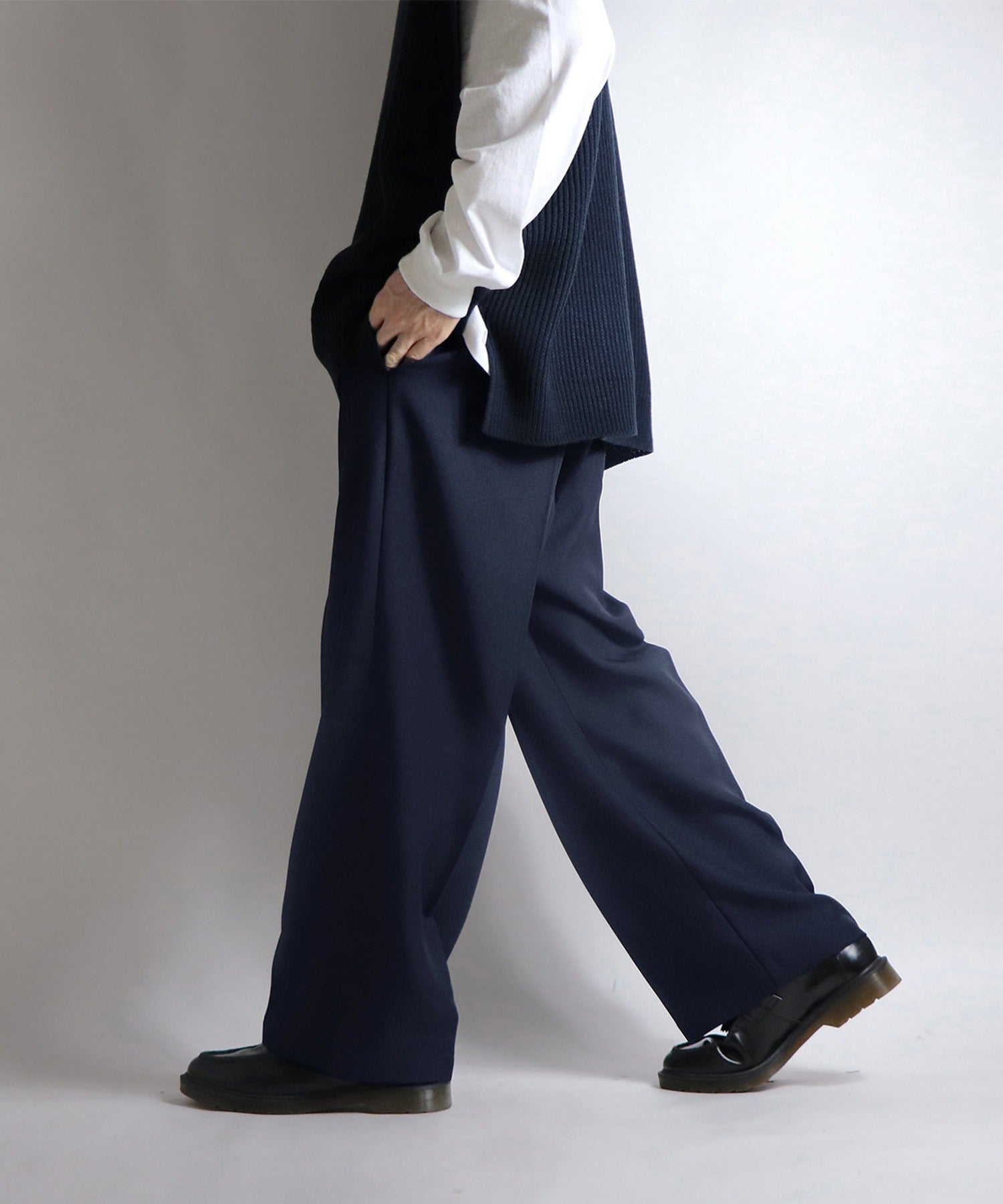 センタープレス タックワイドストレートパンツ