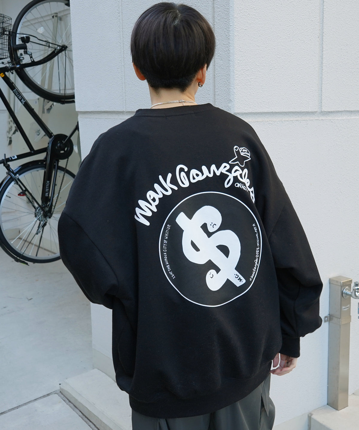 【MARK GONZALES ARTWORK COLLECTION / マーク ゴンザレス】別注 ビッグシルエット イラストバックプリント プルオーバースウェット