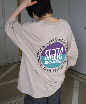【MARK GONZALES ARTWORK COLLECTION / マーク ゴンザレス】フロント / バックプリント ワンポイント刺繍 モチーフ ビッグシルエットTシャツ