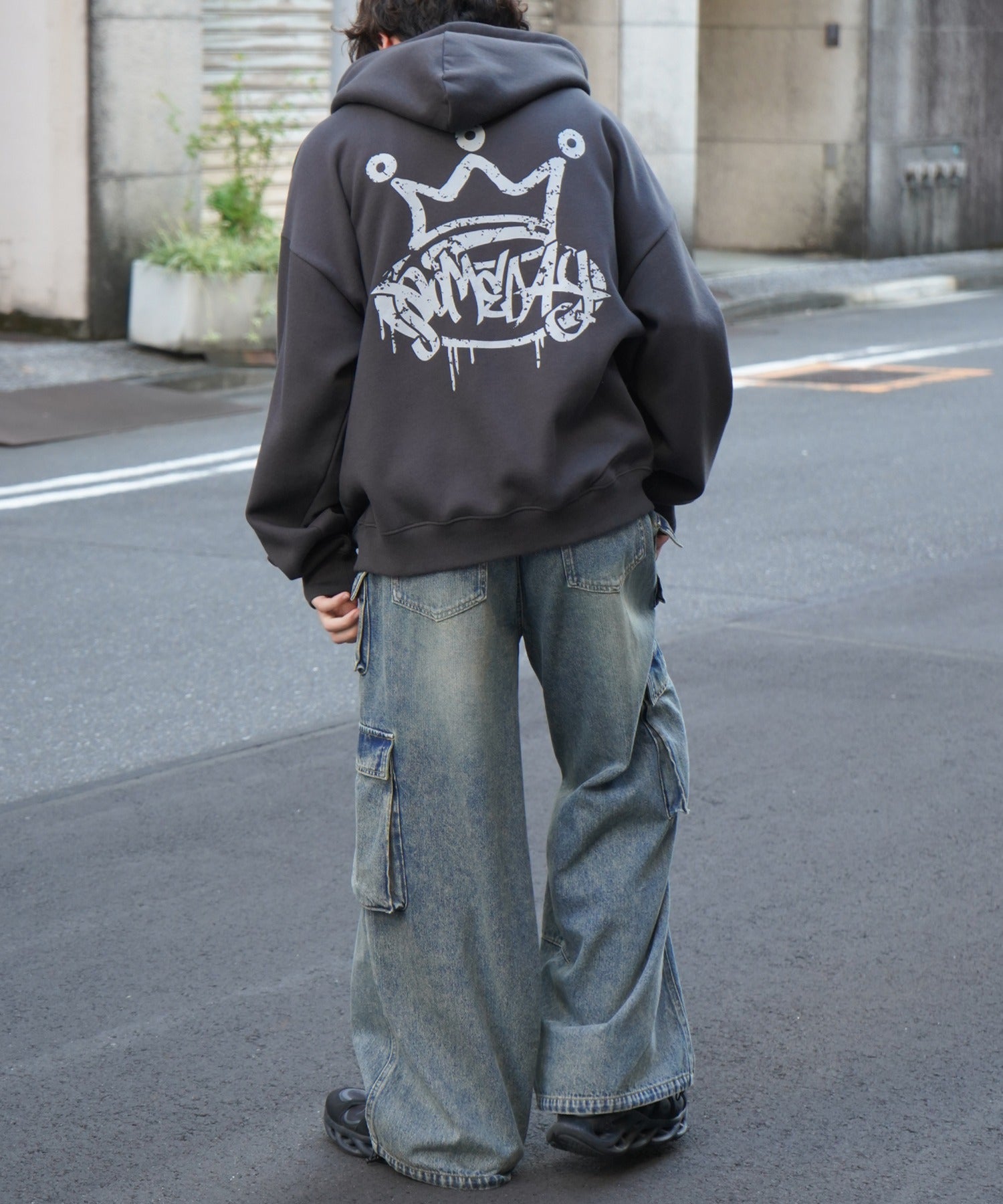 ビッグシルエット クラウン バックプリントパーカー