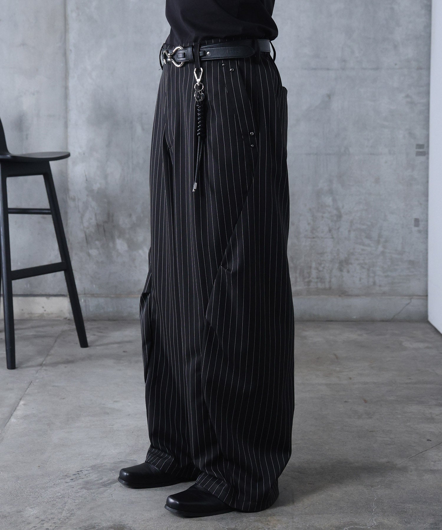 スラックス スタッズ カーブパンツ