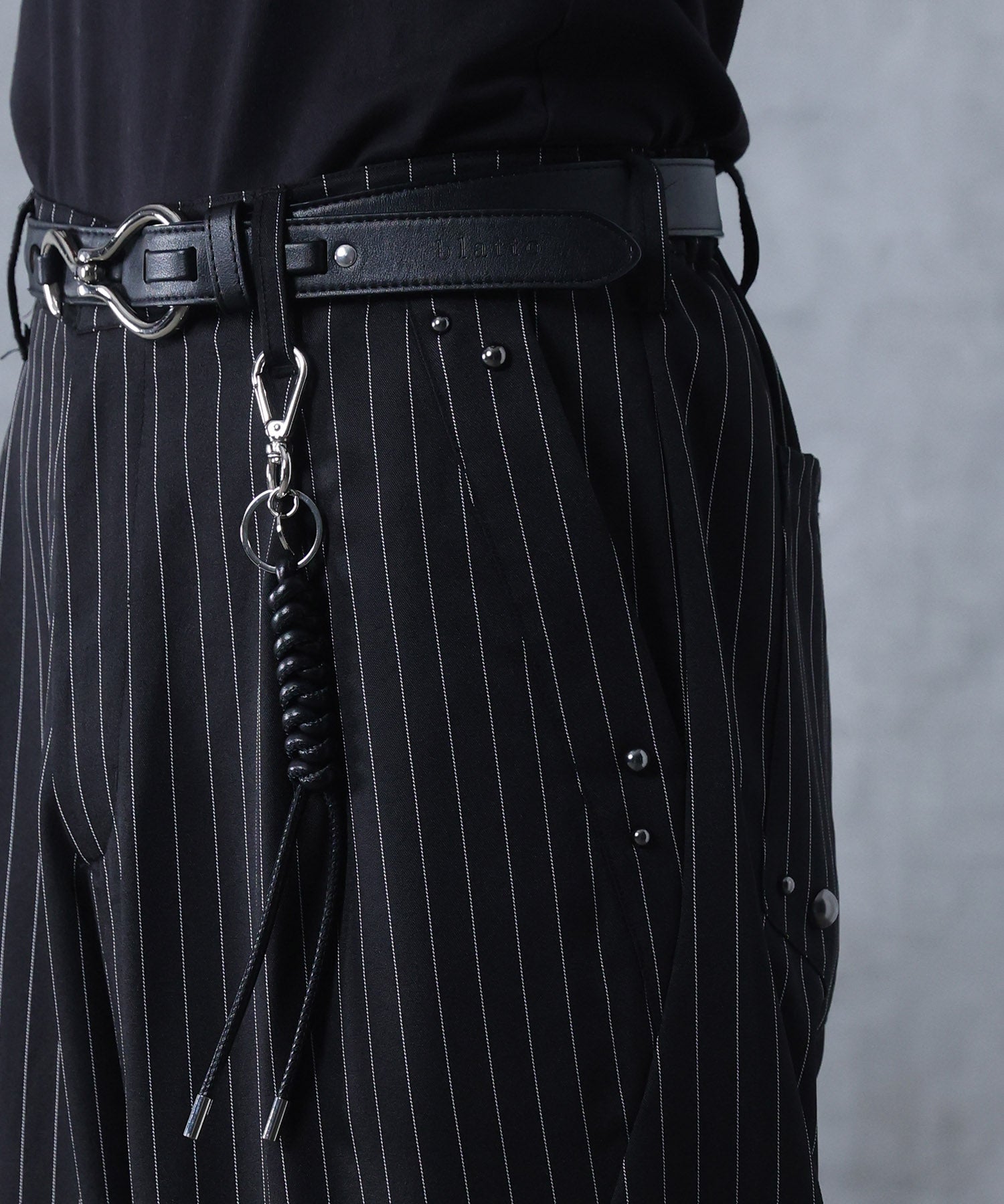 スラックス スタッズ カーブパンツ