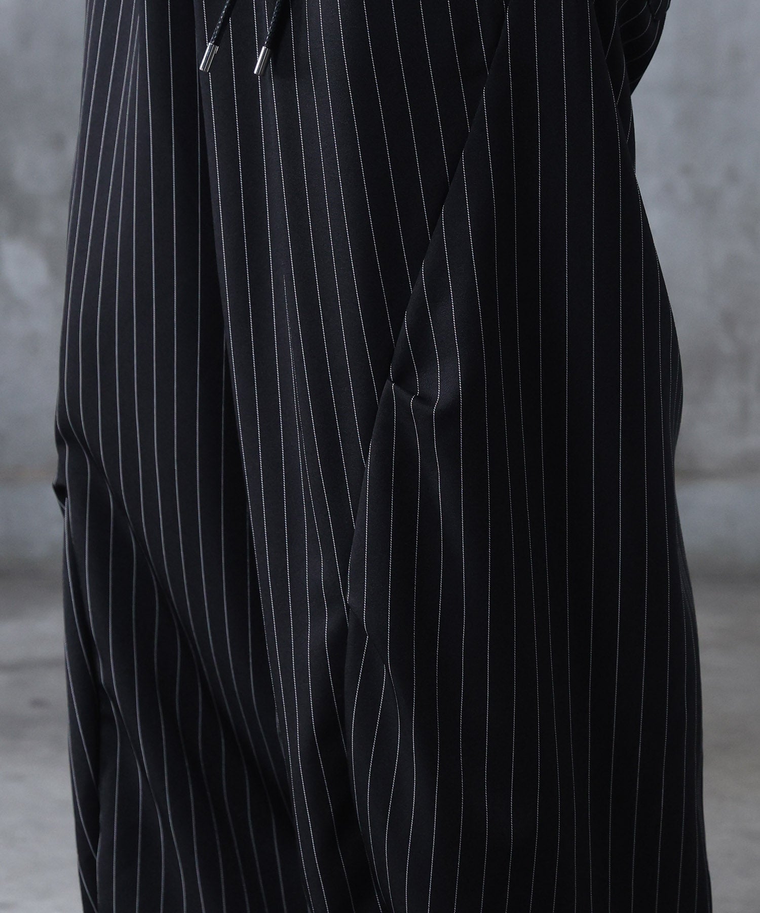 スラックス スタッズ カーブパンツ