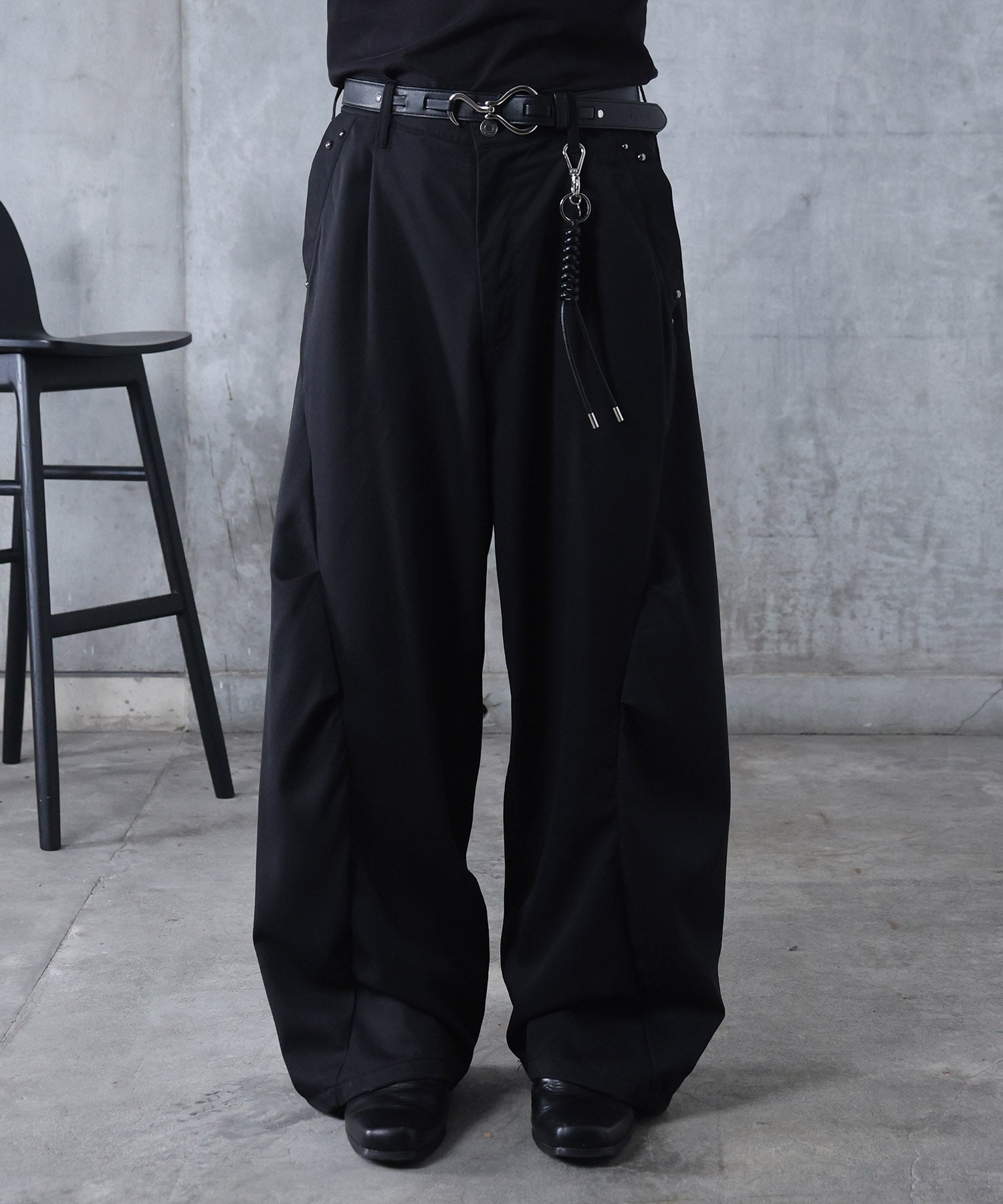 スラックス スタッズ カーブパンツ