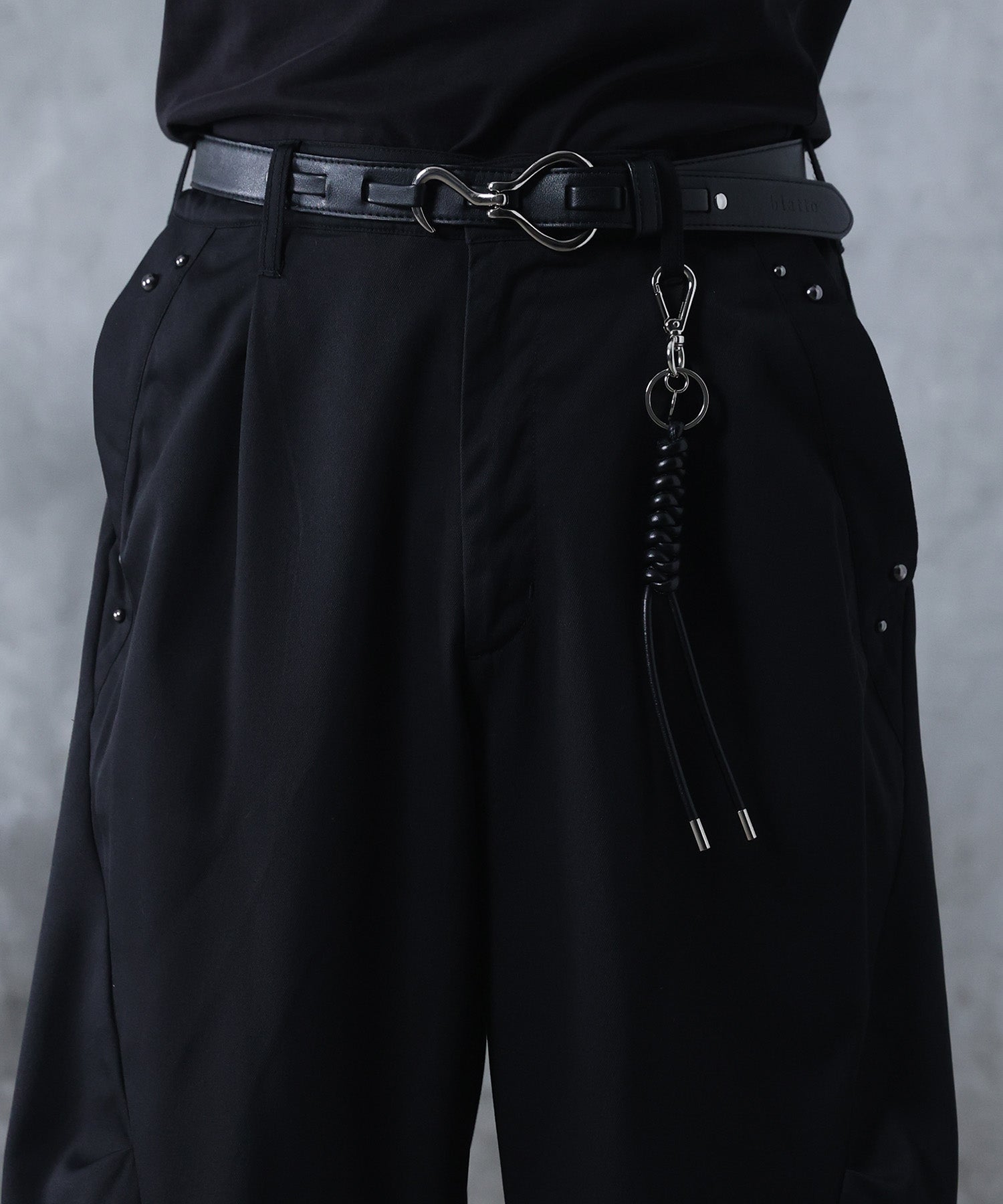 スラックス スタッズ カーブパンツ