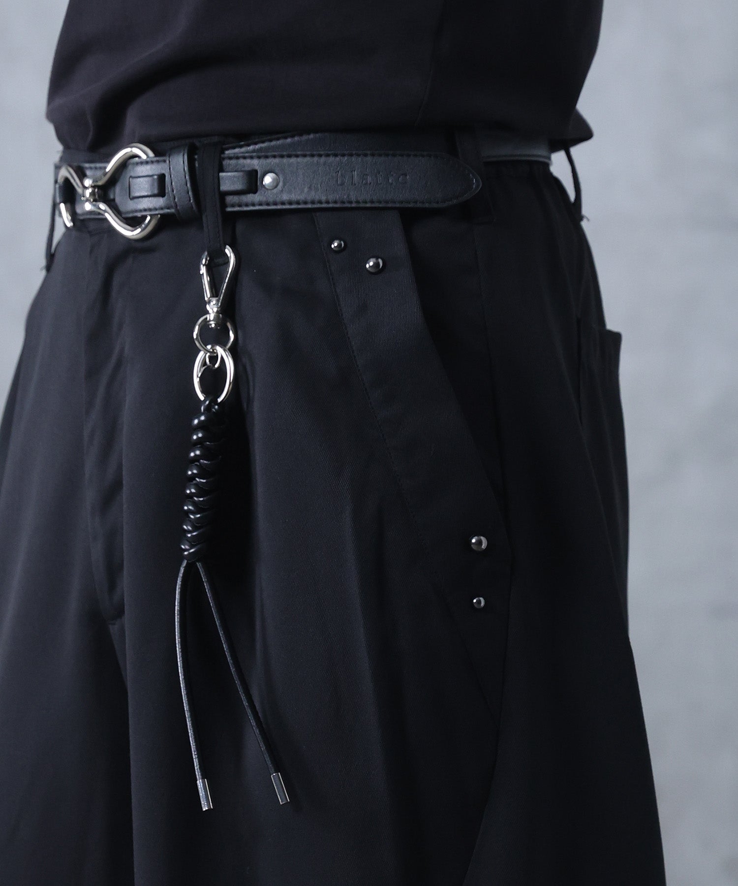 スラックス スタッズ カーブパンツ